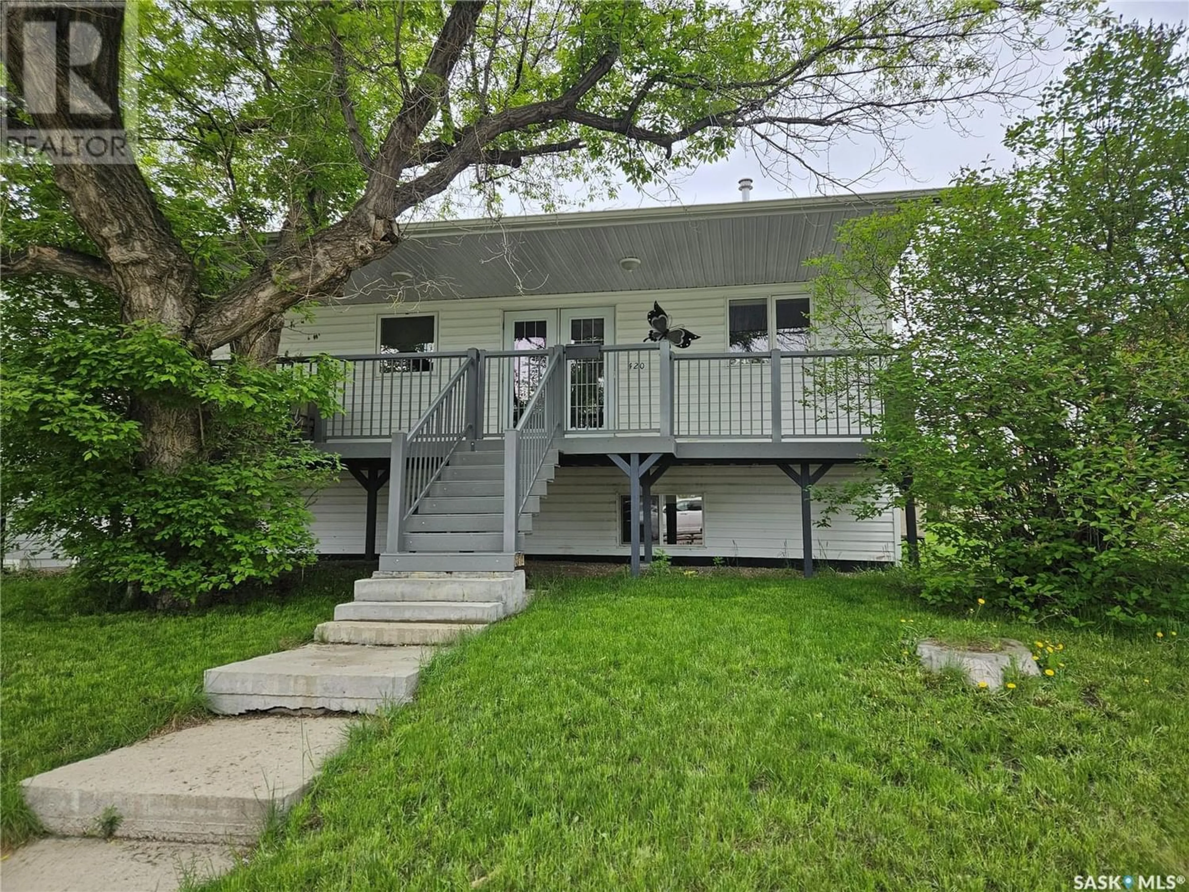 Frontside or backside of a home for 420 1st AVENUE NW, Swift Current Saskatchewan S9H0N4