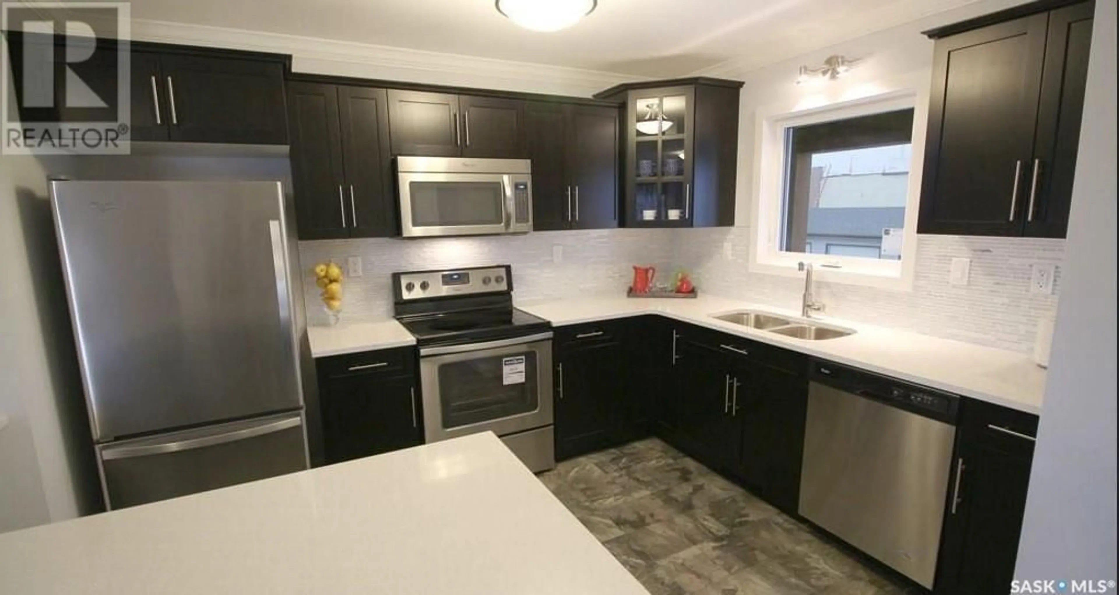 Standard kitchen for 364 620 Cornish ROAD, Saskatoon Saskatchewan S7T0Y3