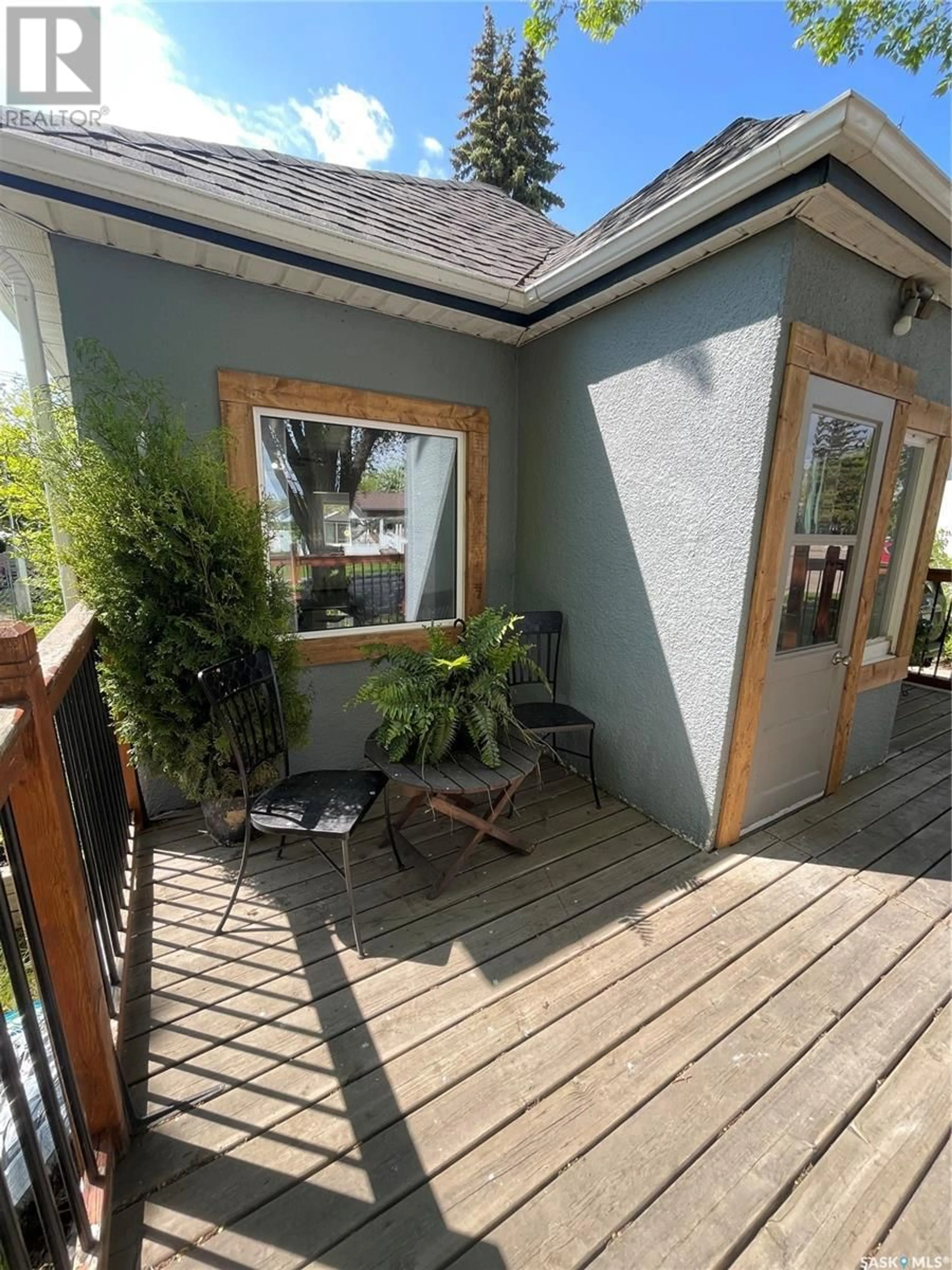 Patio for 733 O AVENUE S, Saskatoon Saskatchewan S7M2S4