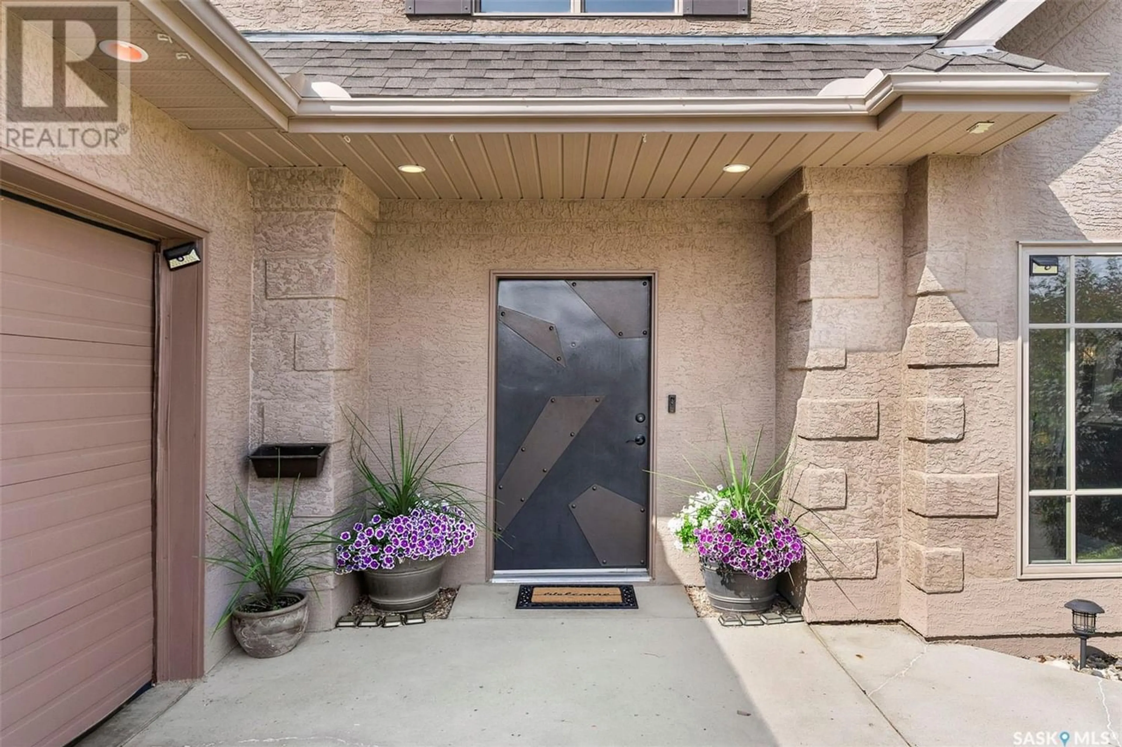 Indoor entryway for 230 Brookhurst CRESCENT, Saskatoon Saskatchewan S7V1C5