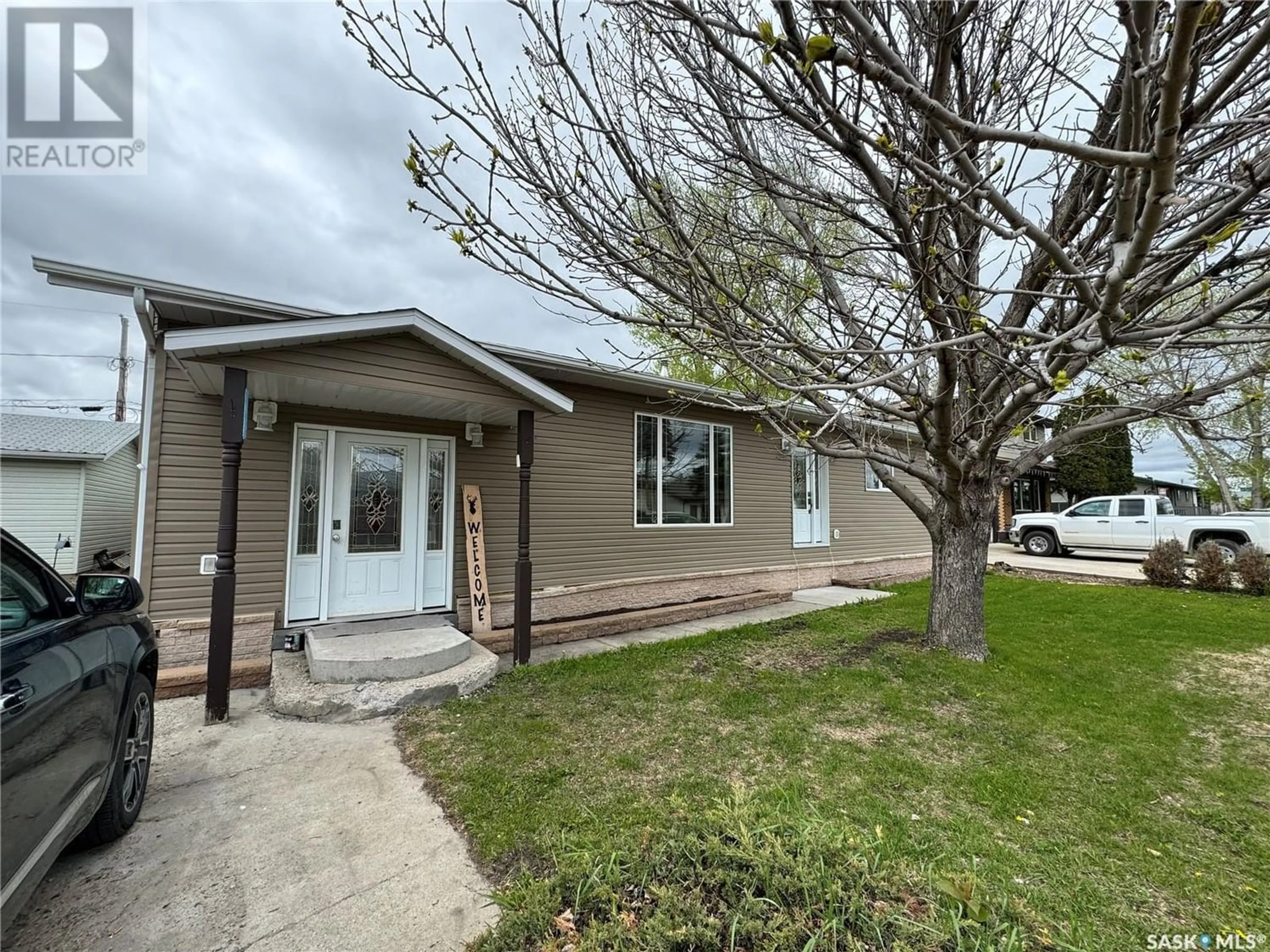 A pic from exterior of the house or condo for 513 Hudson STREET, Hudson Bay Saskatchewan S0E0Y0