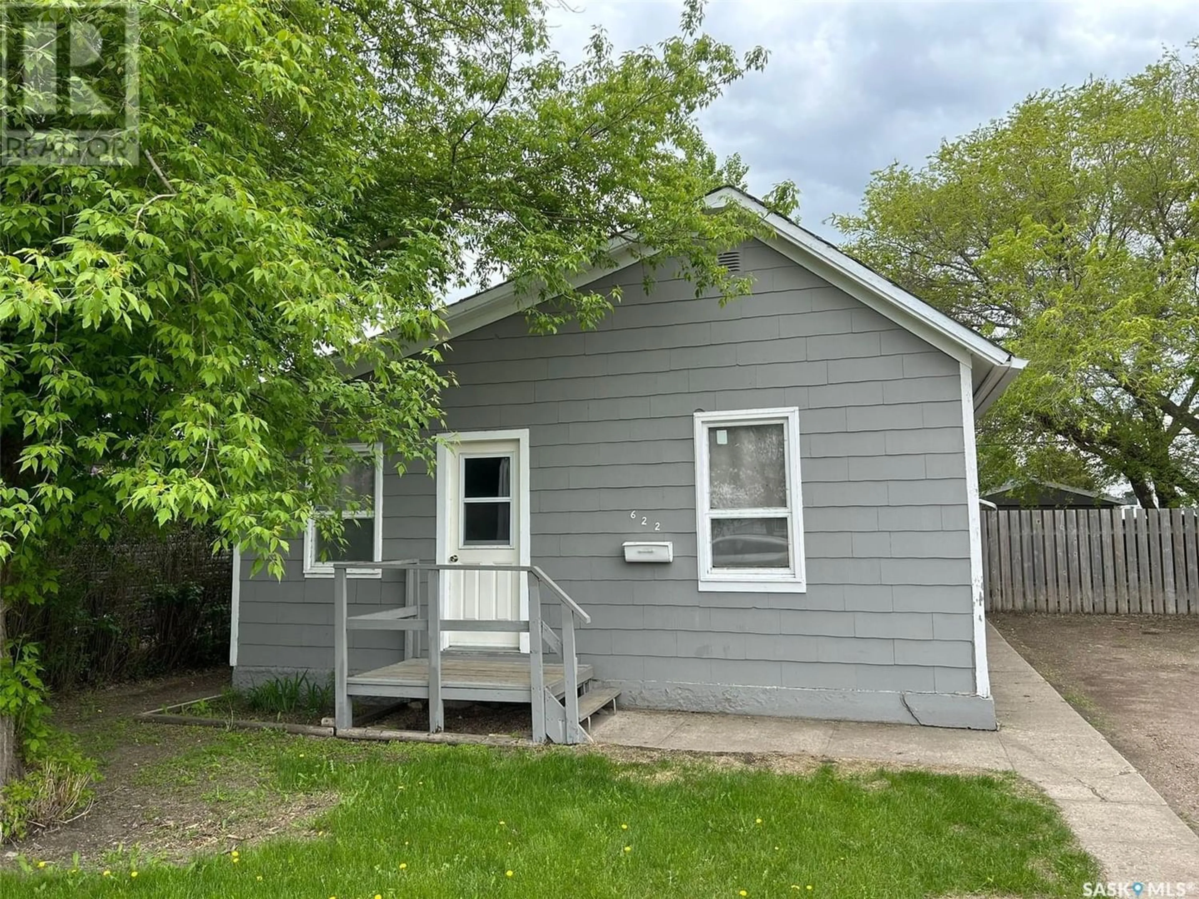 Frontside or backside of a home for 622 4th STREET, Estevan Saskatchewan S4A0V5