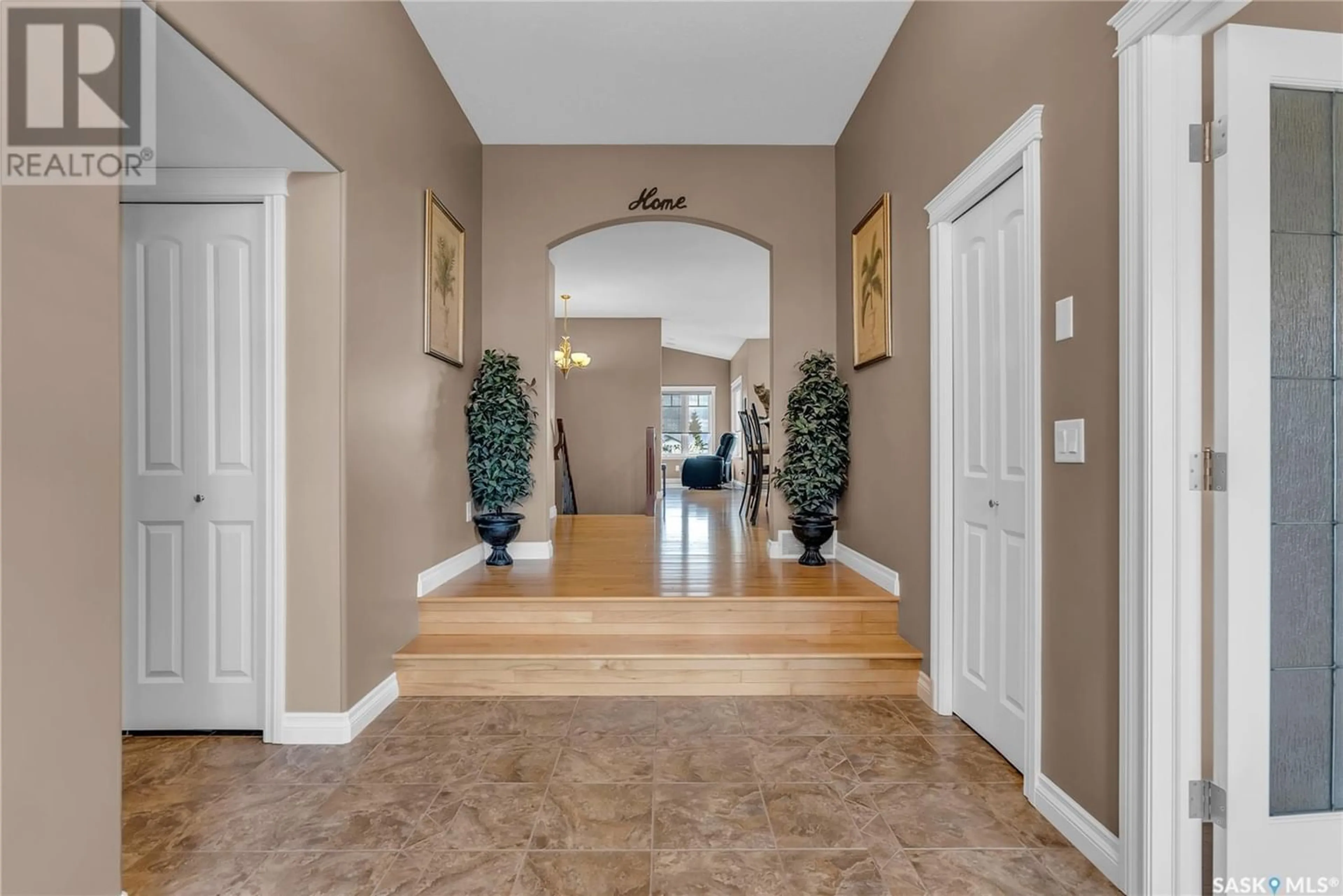 Indoor entryway for 303 Brookside DRIVE, Warman Saskatchewan S0K0A1