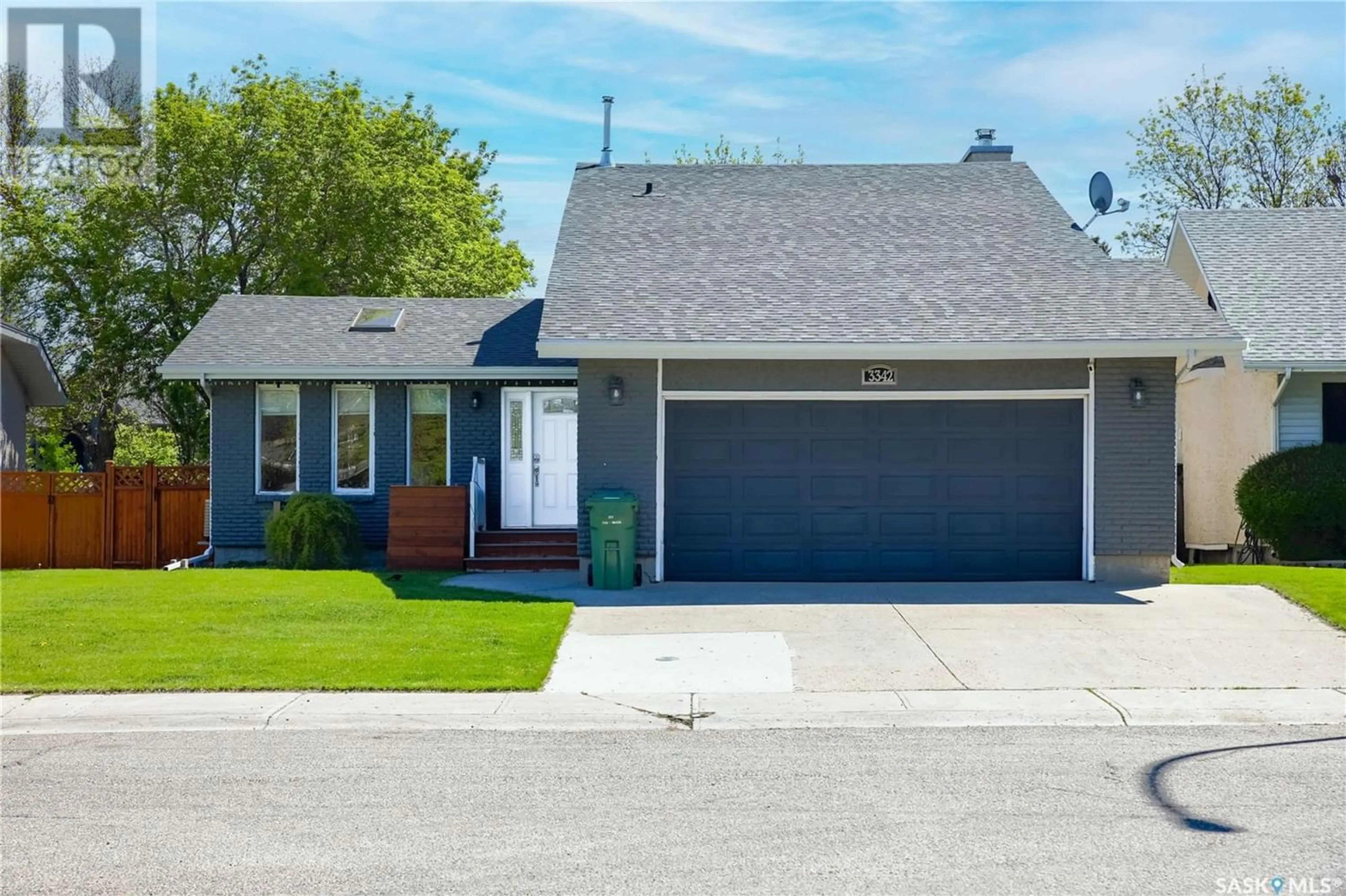 Frontside or backside of a home for 3342 Phaneuf CRESCENT E, Regina Saskatchewan S4V1V4