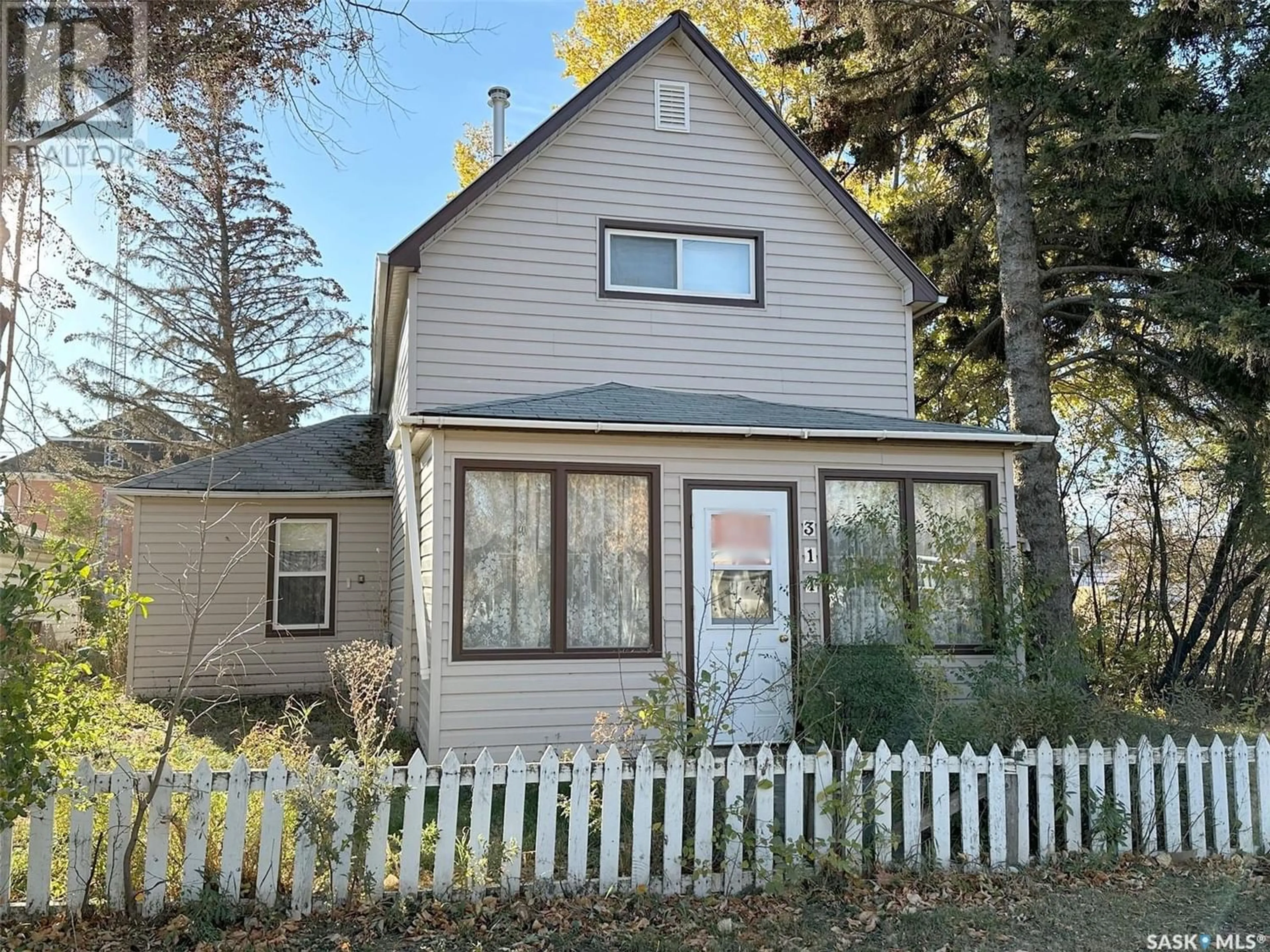 Cottage for 311 2nd STREET, Craik Saskatchewan S0G0V0