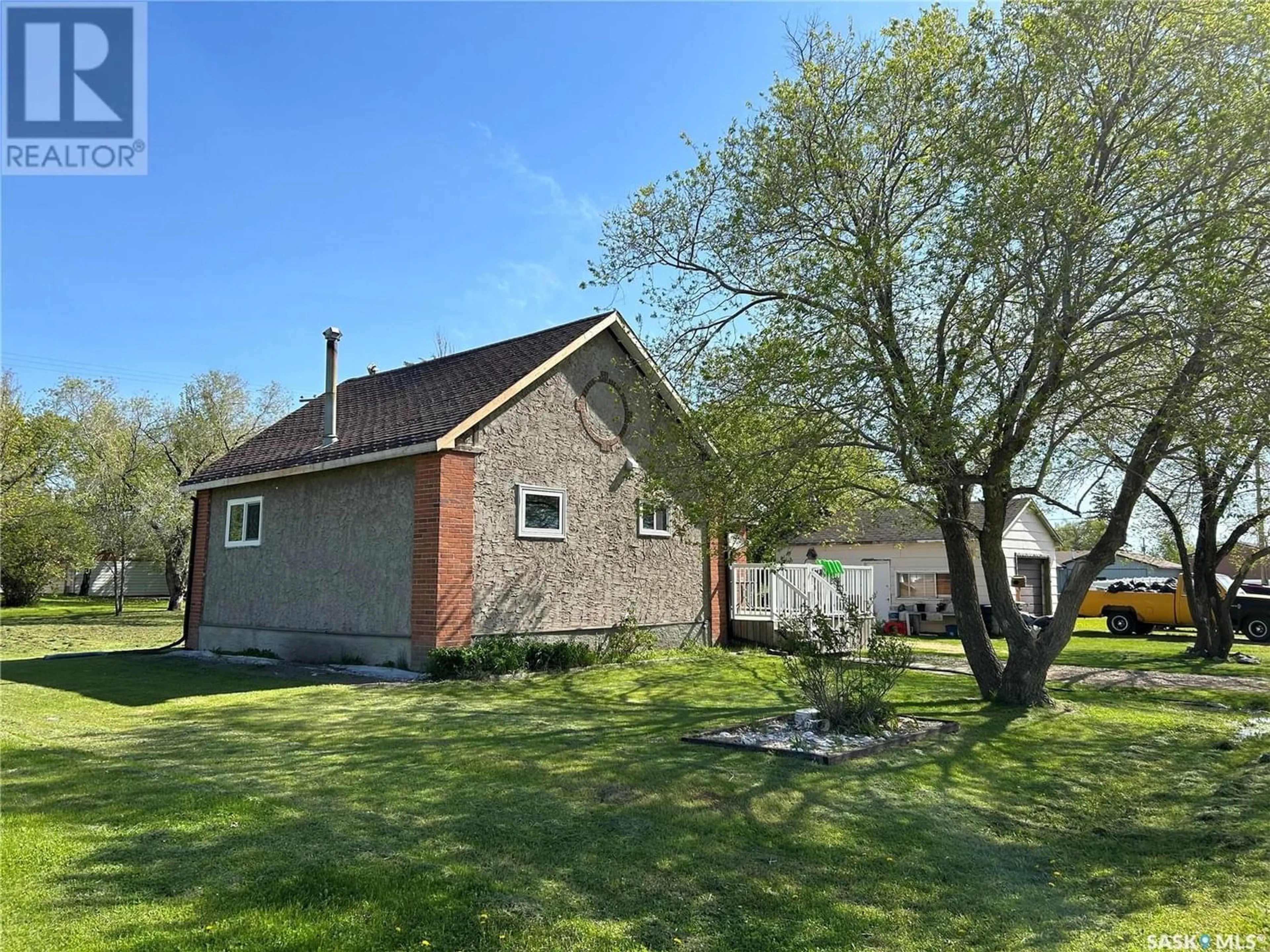 Cottage for 213 1st AVENUE S, St. Gregor Saskatchewan S0K3X0