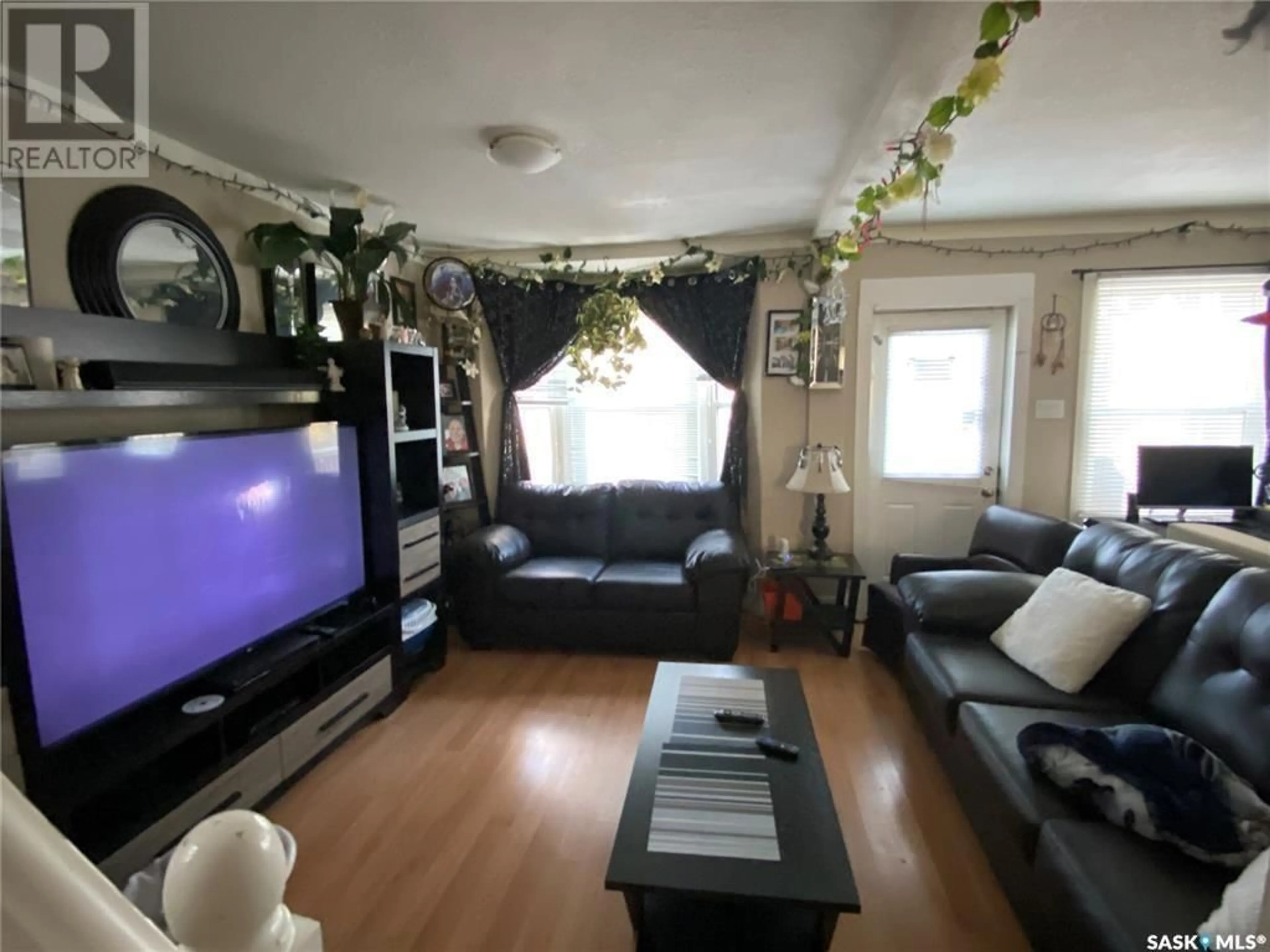 Living room for 1304 Cameron STREET, Regina Saskatchewan S4T2T3