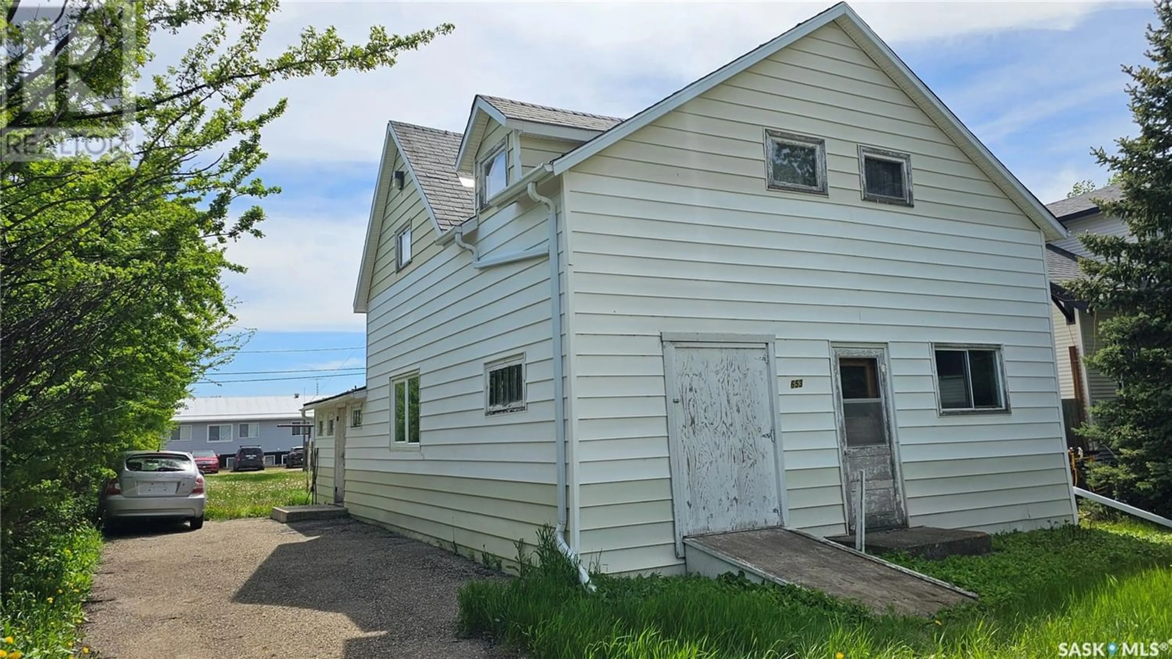 Frontside or backside of a home for 653 1st STREET, Gull Lake Saskatchewan S0N1A0