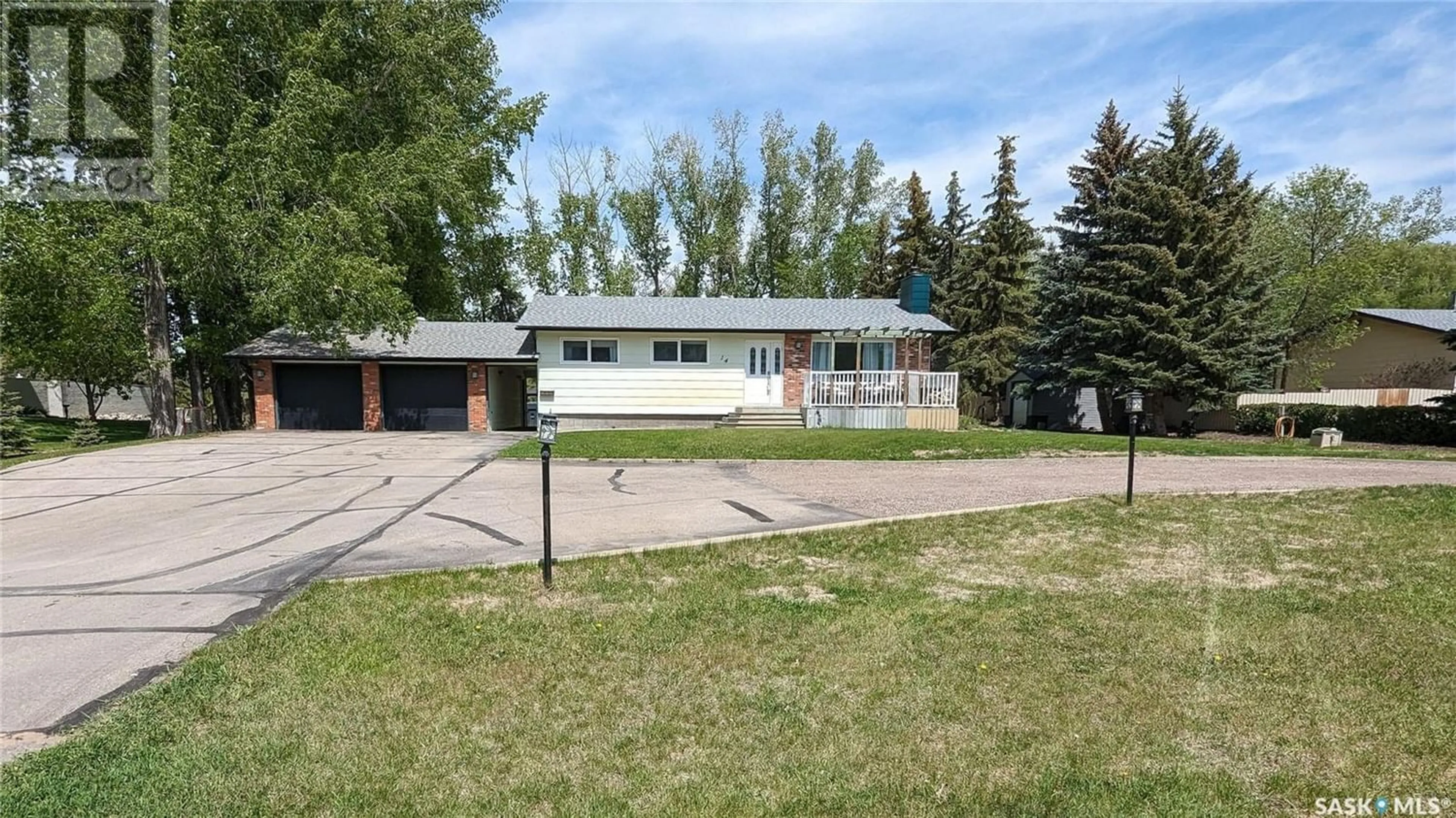 Outside view for 14 Kingsmere AVENUE, White City Saskatchewan S4L5B1