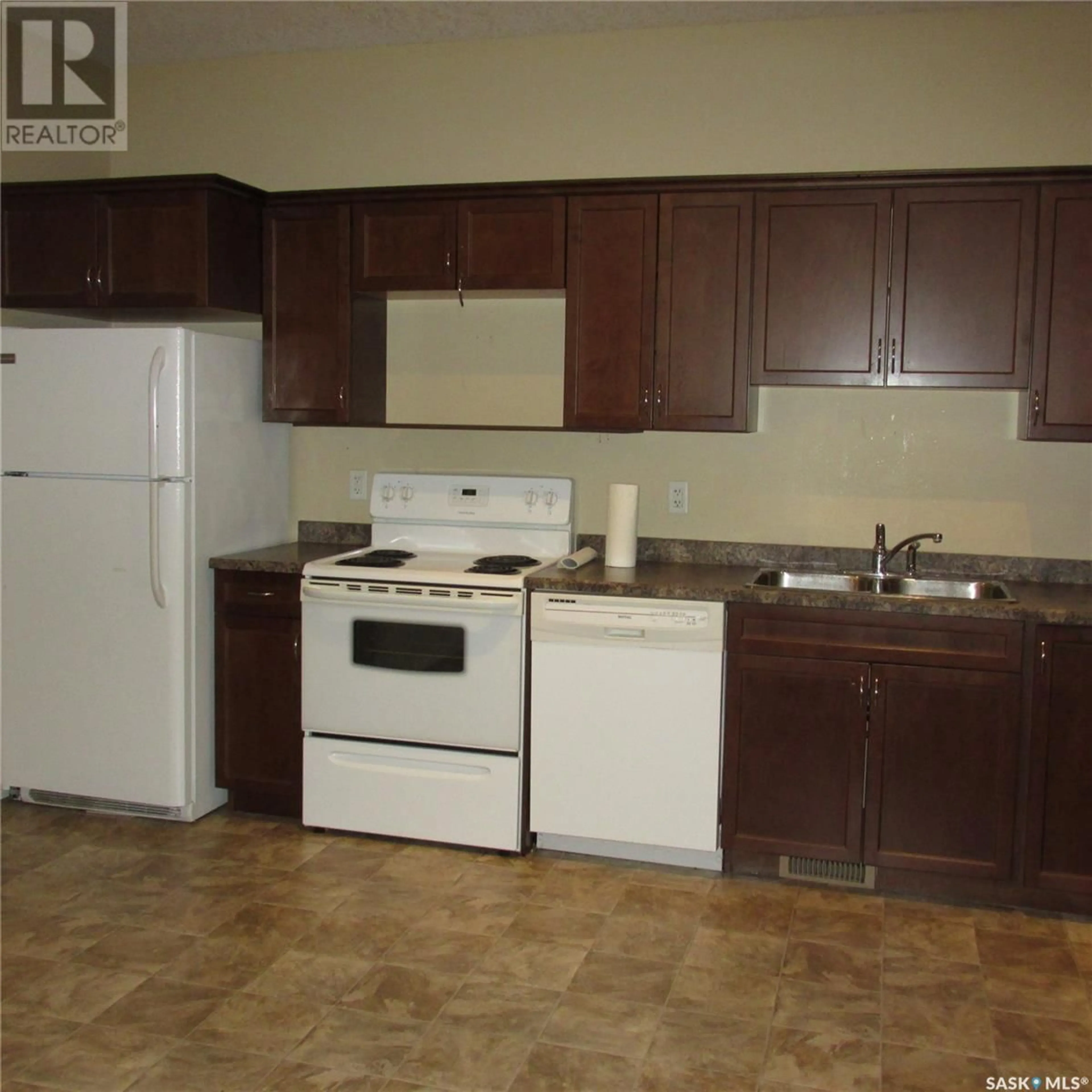 Standard kitchen for 402 York STREET, Regina Saskatchewan S4R4W8