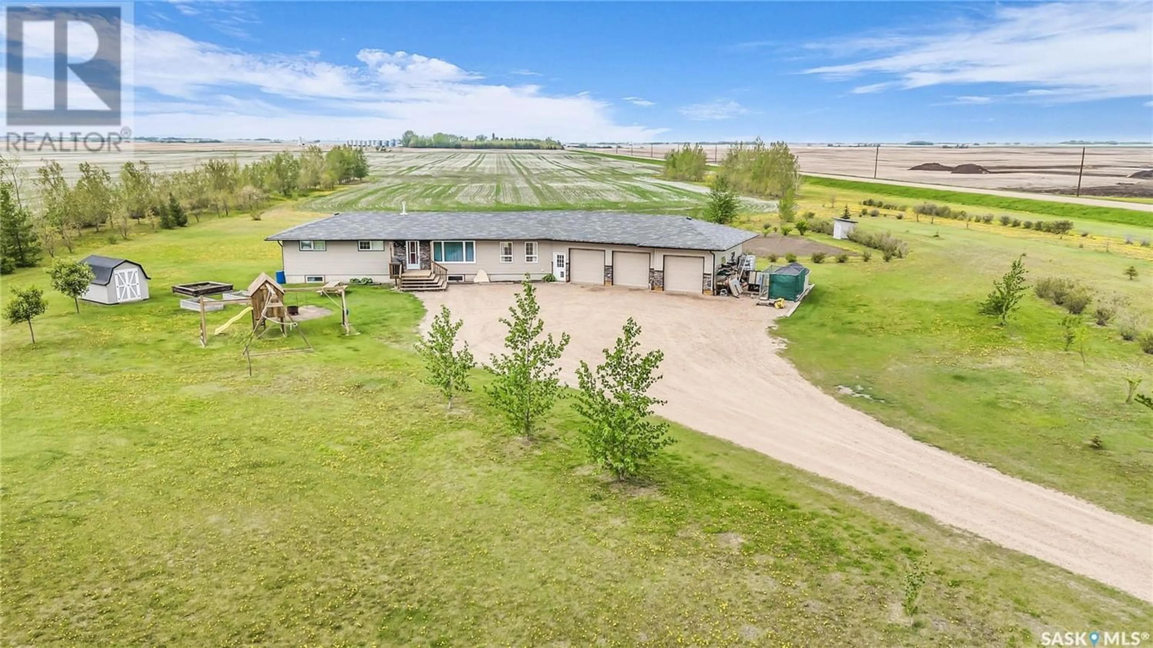 Patio for Williams Acreage, Laird Rm No. 404 Saskatchewan S0K1Z0