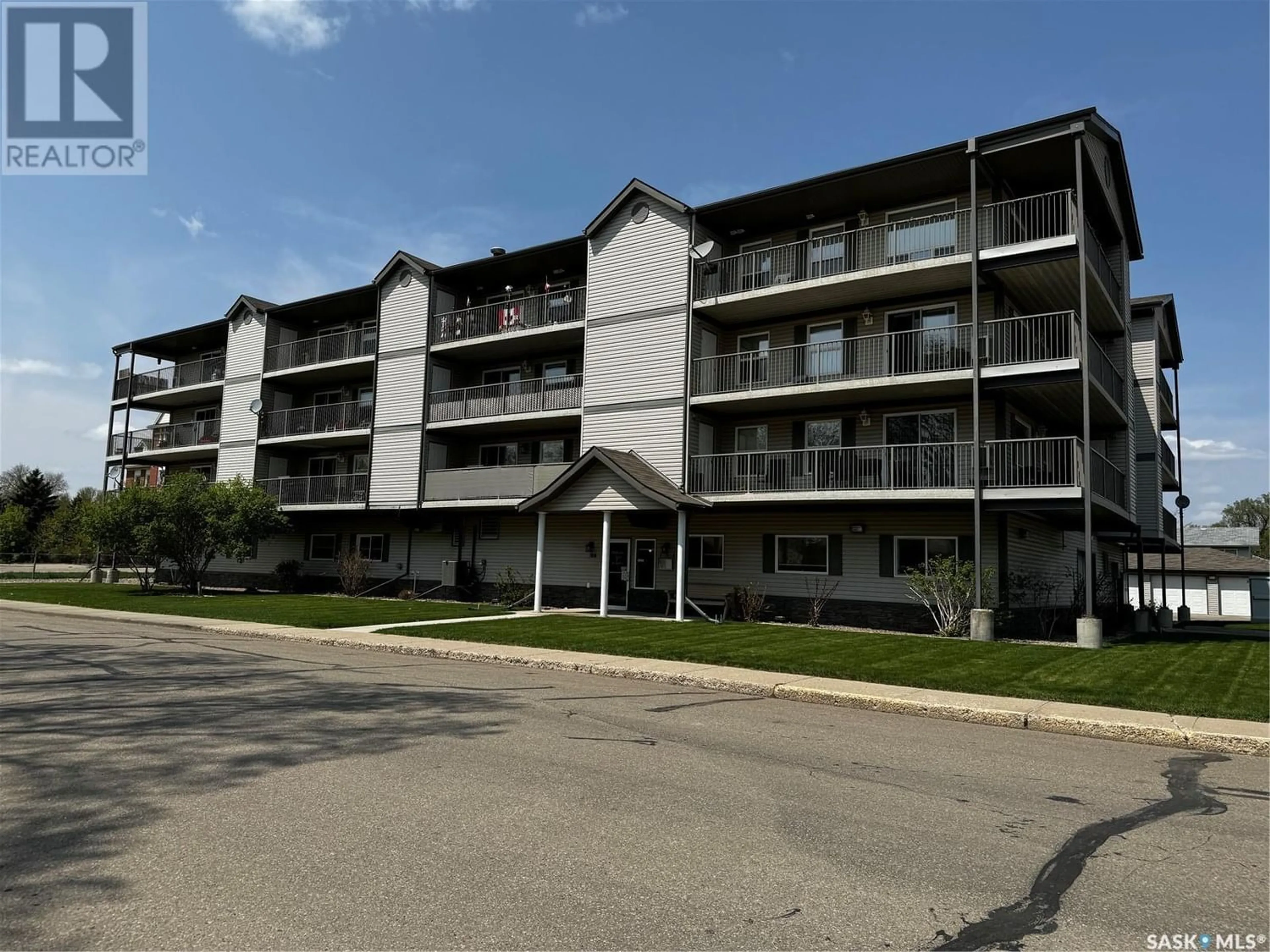 A pic from exterior of the house or condo for 204 701 Henry STREET, Estevan Saskatchewan S4A2B7