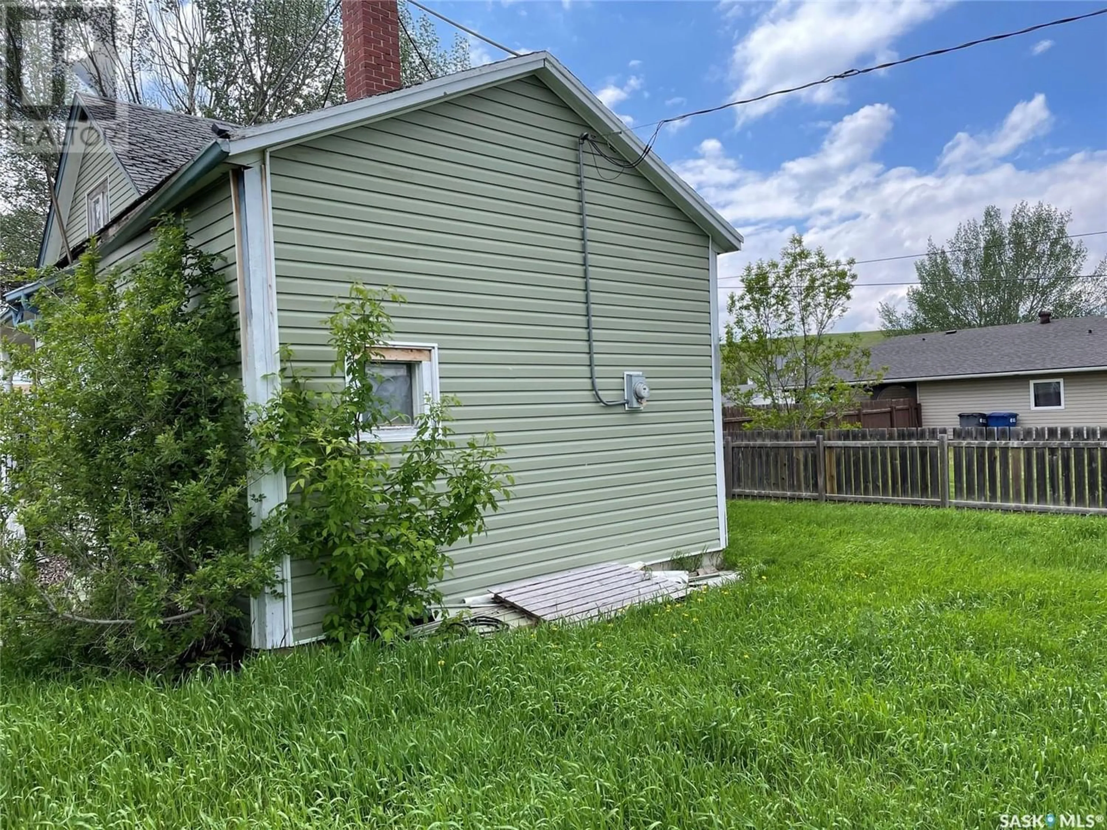 Frontside or backside of a home for 9 3rd STREET E, Willow Bunch Saskatchewan S0H4K0