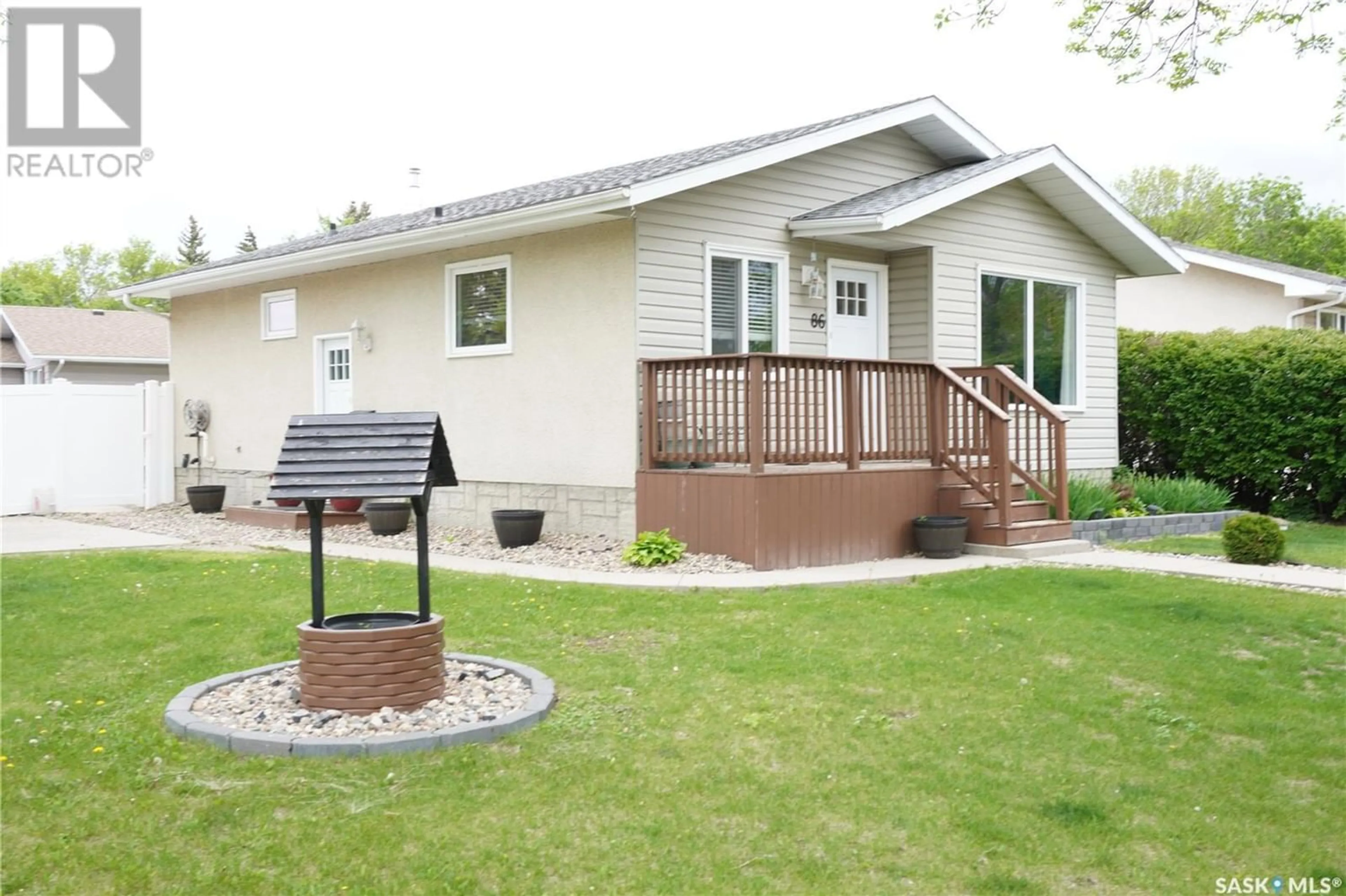 Home with vinyl exterior material for 86 Schneider CRESCENT, Regina Saskatchewan S4R7R5