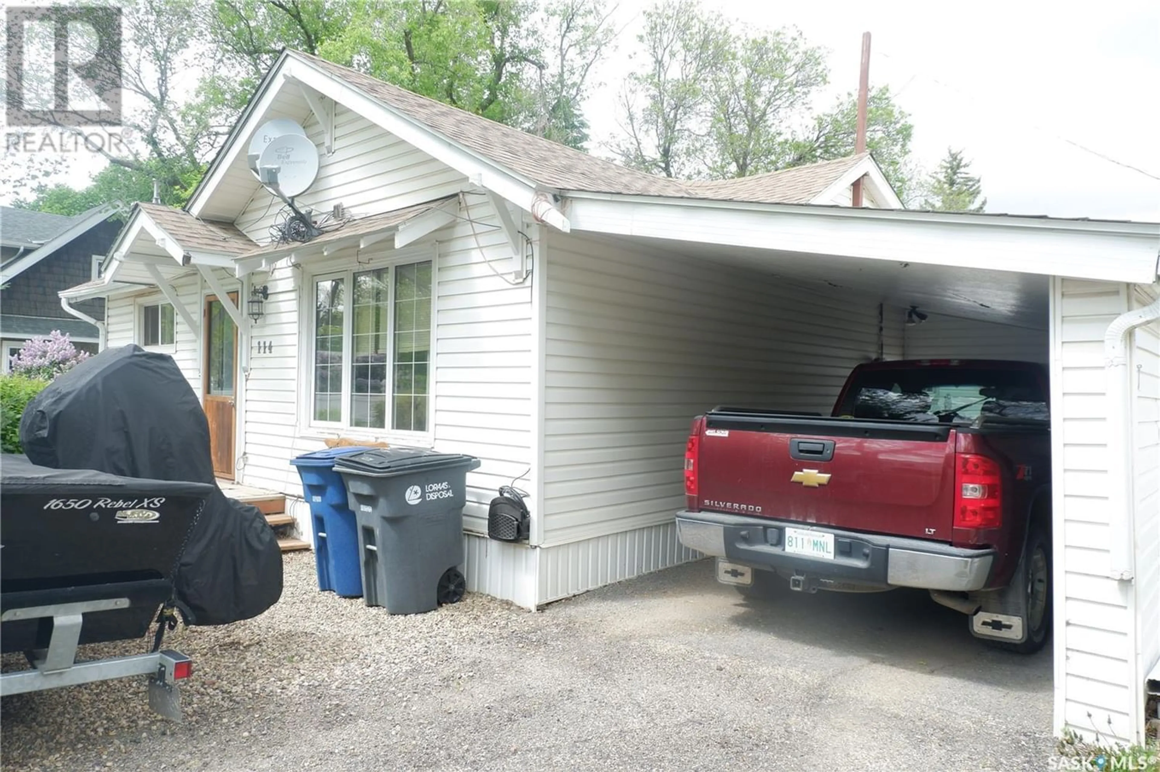 Indoor garage for 114 5th AVENUE W, Assiniboia Saskatchewan S0H0B0