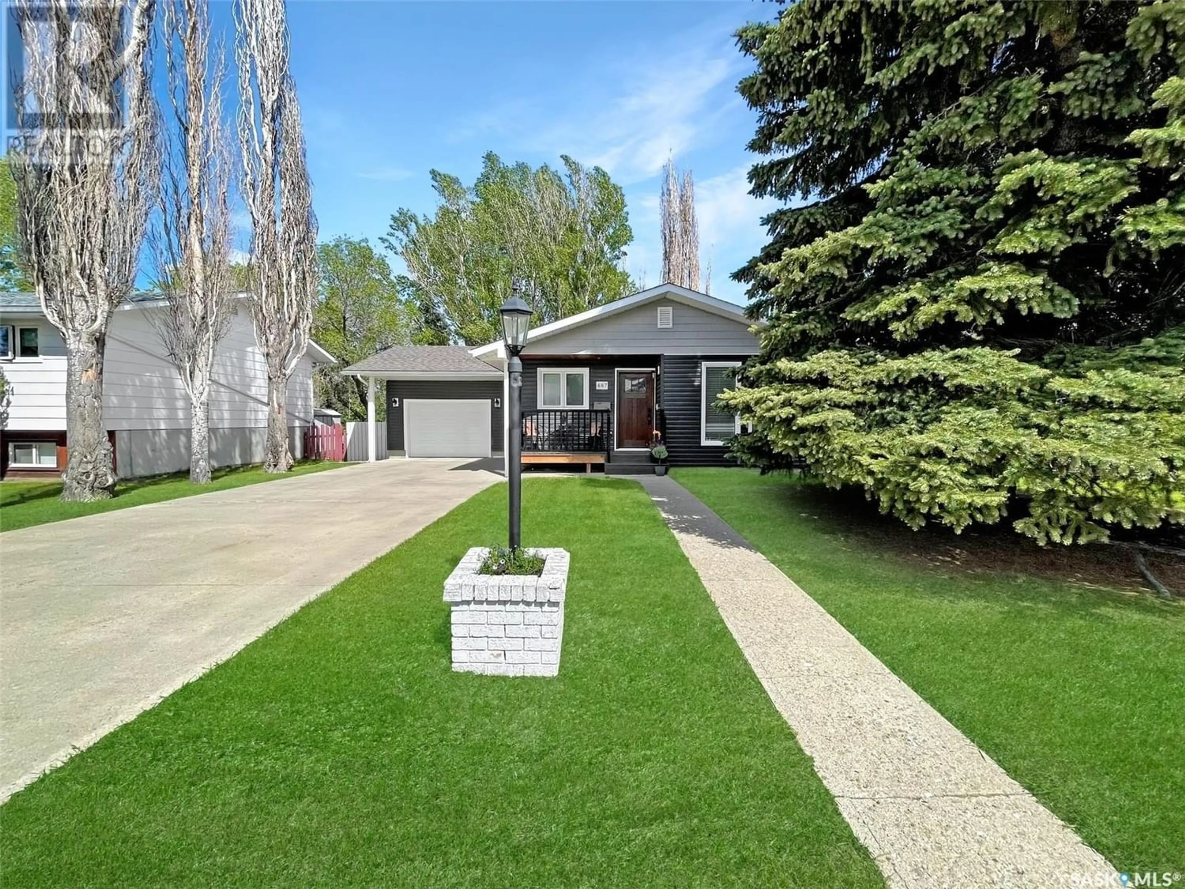 Frontside or backside of a home for 487 Matador DRIVE, Swift Current Saskatchewan S9H4L4