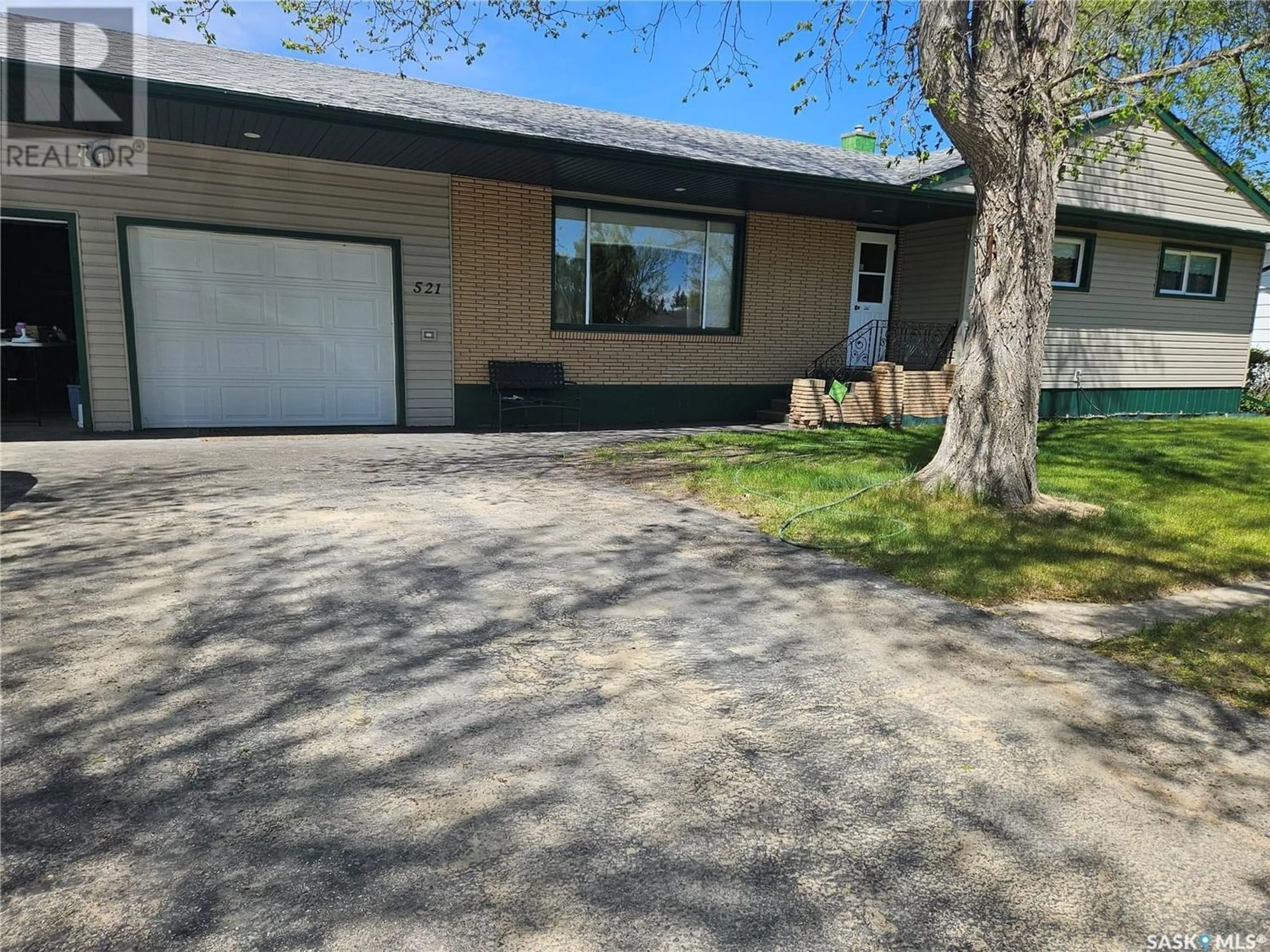 Frontside or backside of a home for 521 Second STREET NW, Ituna Saskatchewan S0A1N0