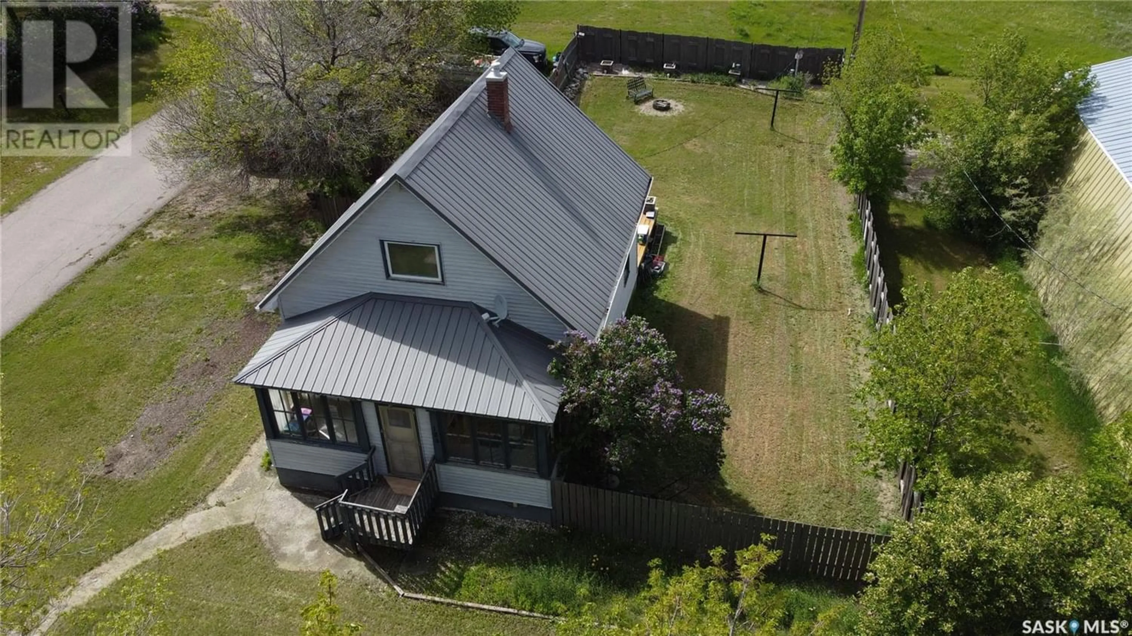 Frontside or backside of a home for 183 Burgee STREET, Pennant Saskatchewan S0N1X0