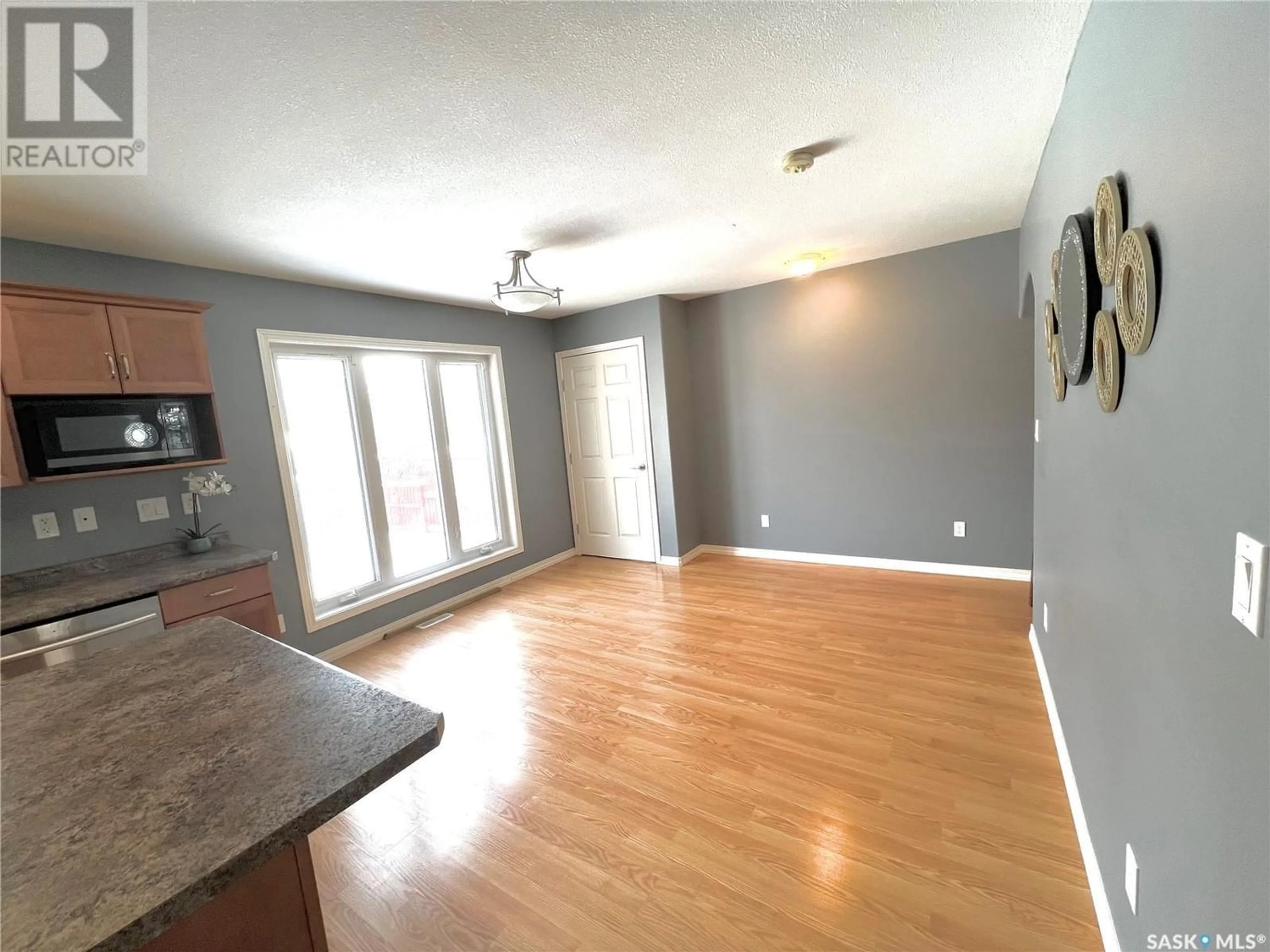 A pic of a room for 350 T AVENUE S, Saskatoon Saskatchewan S7M3B1