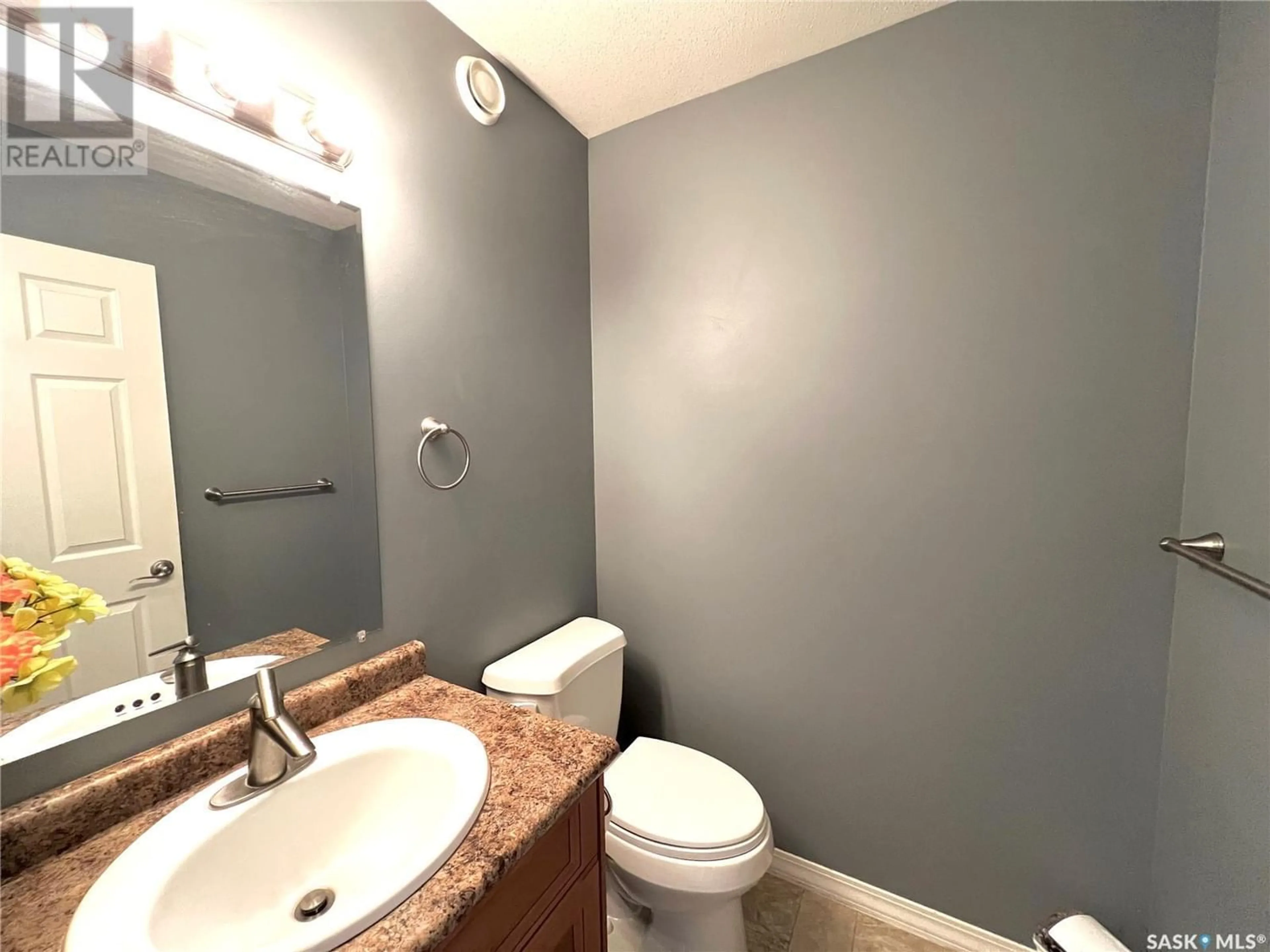 Bathroom for 350 T AVENUE S, Saskatoon Saskatchewan S7M3B1