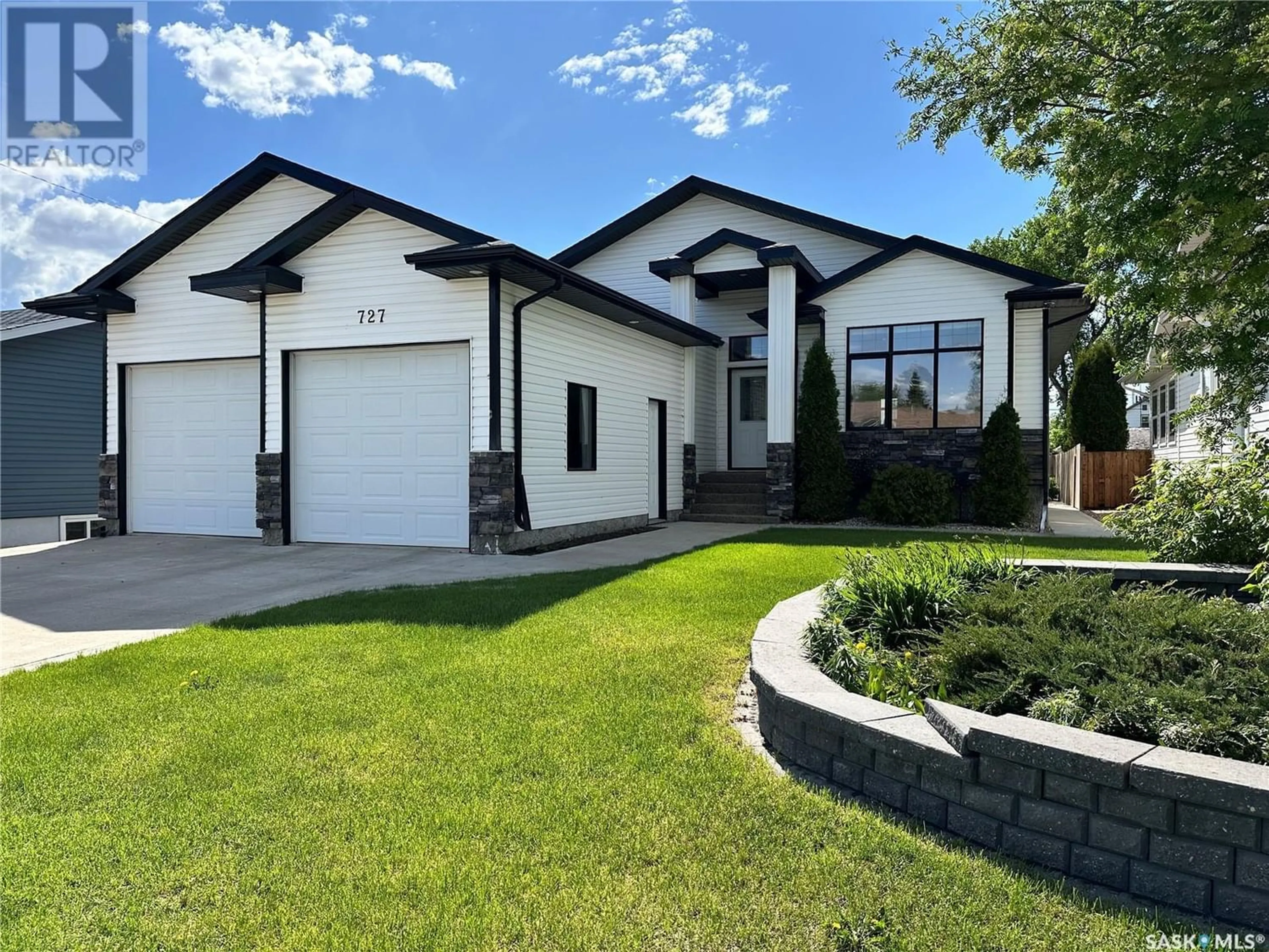 Frontside or backside of a home for 727 12th STREET, Humboldt Saskatchewan S0K2A0