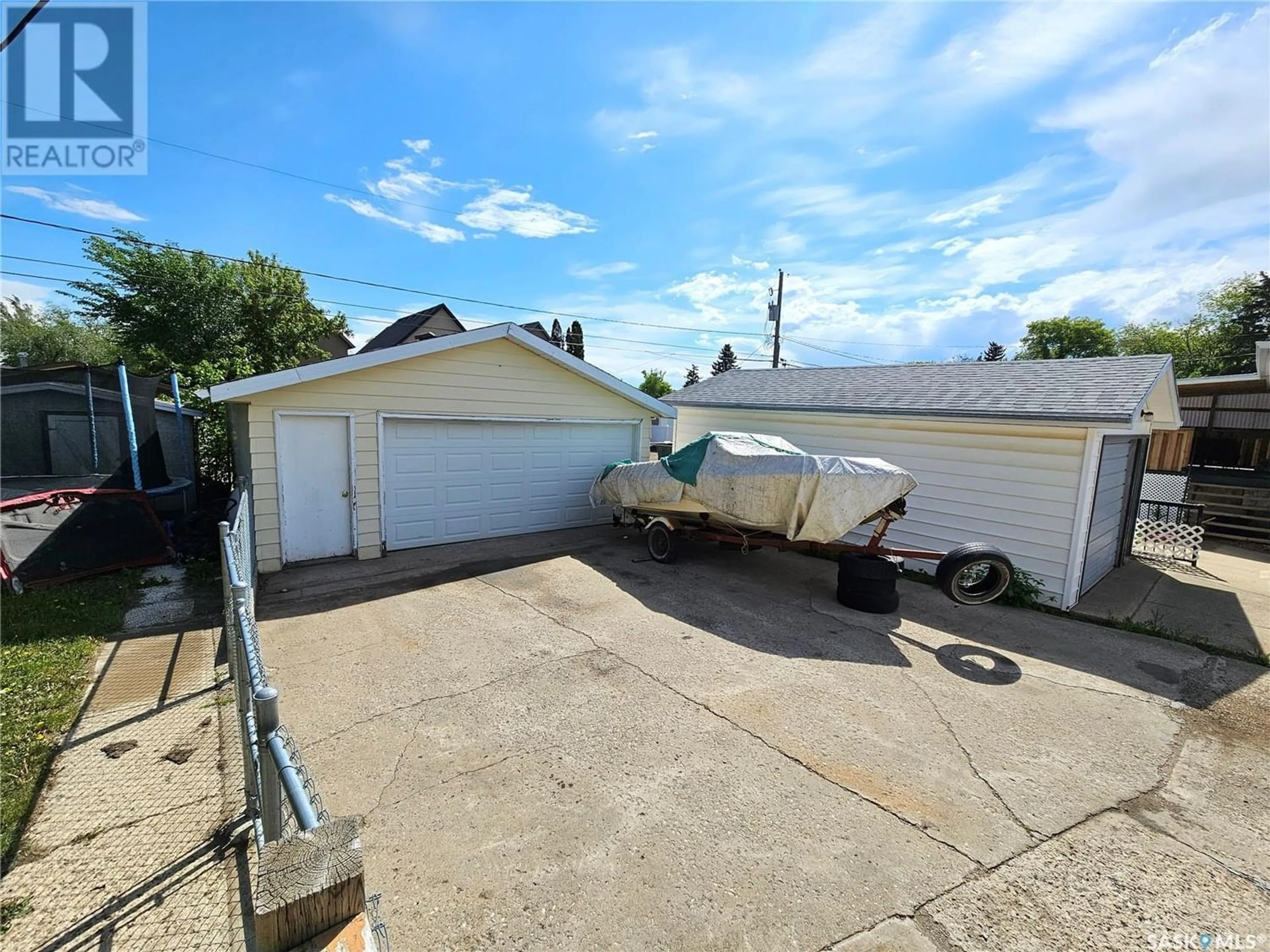 Frontside or backside of a home for 1031 Montgomery STREET, Moose Jaw Saskatchewan S6H2W9