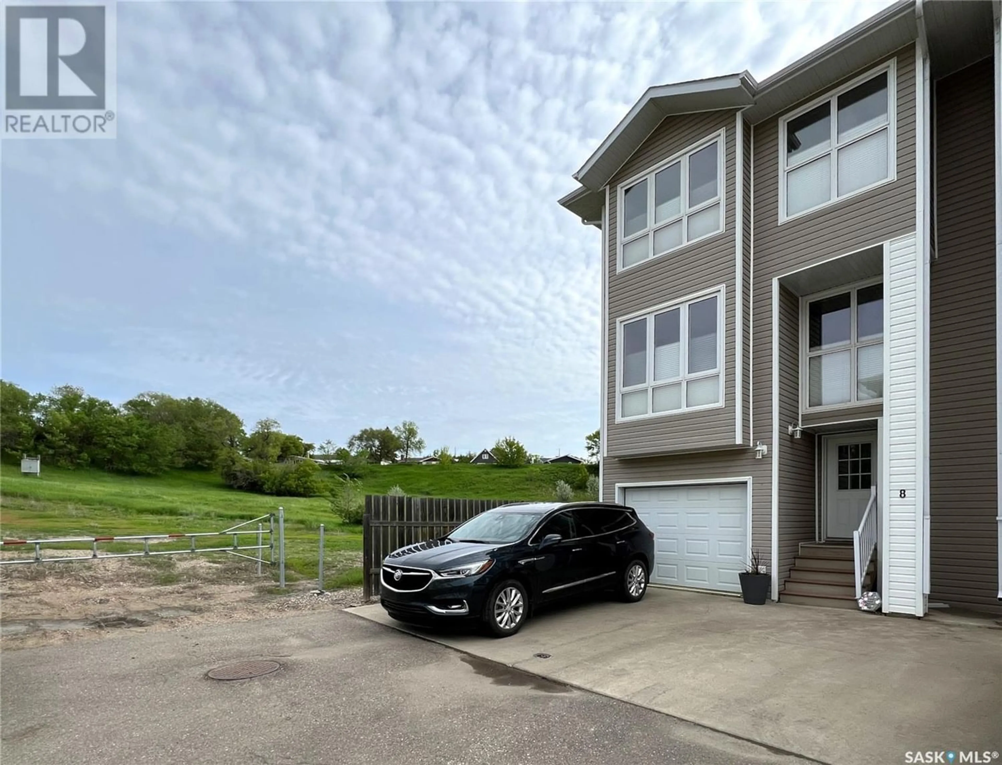 A pic from exterior of the house or condo for 8 697 Sun Valley DRIVE, Estevan Saskatchewan S4A2X7