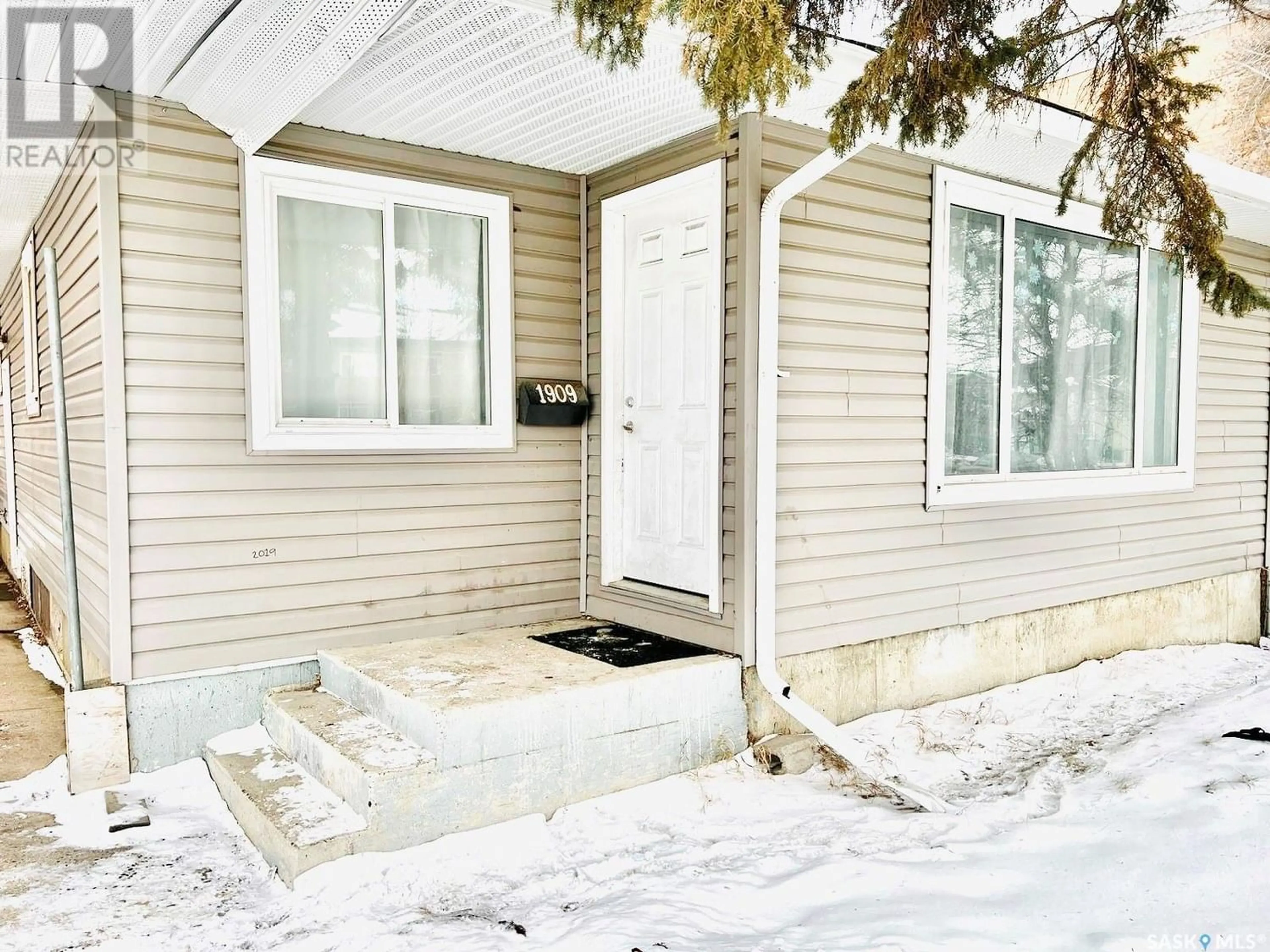 A pic from exterior of the house or condo for 1909 22nd STREET W, Saskatoon Saskatchewan S7M0T8