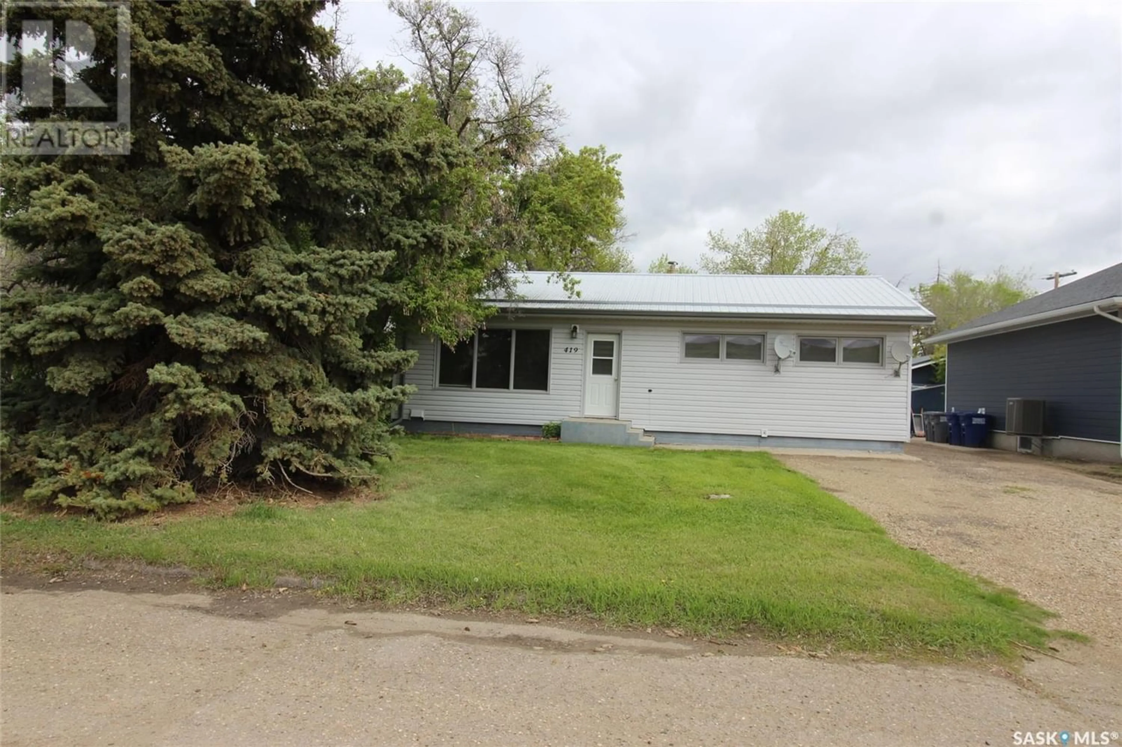 Frontside or backside of a home for 419 Railway STREET, Eastend Saskatchewan S0N0T0