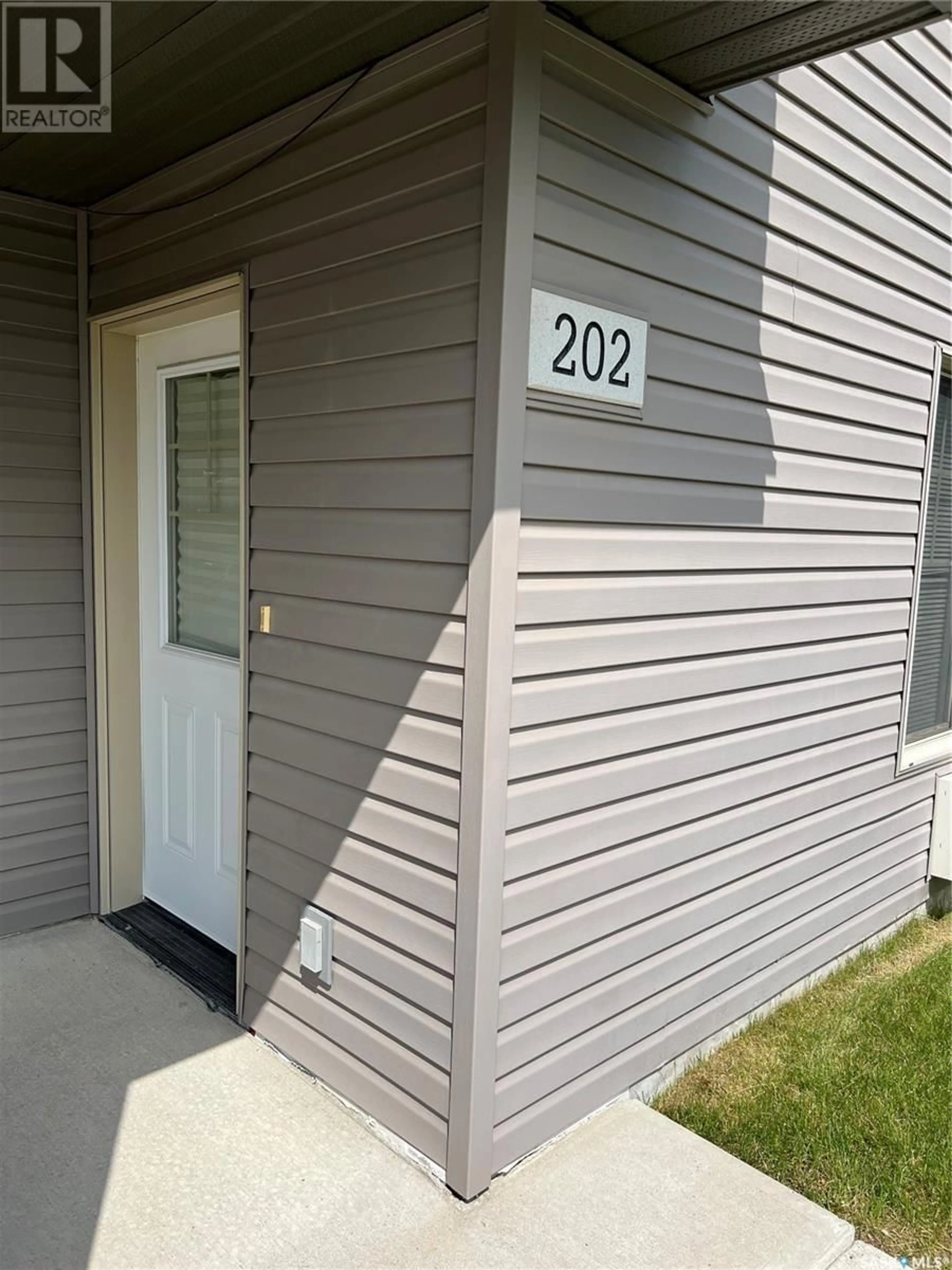 A pic from exterior of the house or condo for 202 700 BATTLEFORD TRAIL, Swift Current Saskatchewan S9H4V9