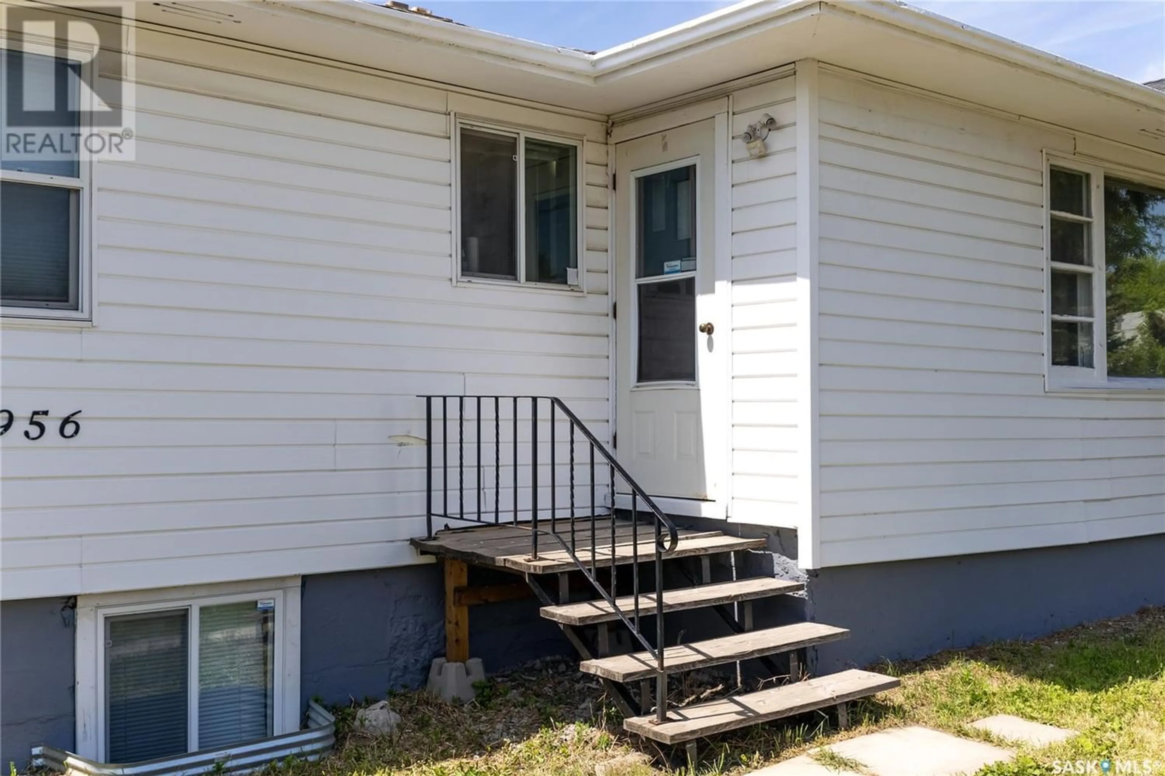 Frontside or backside of a home for 1956 Reynolds STREET, Regina Saskatchewan S4N3M7