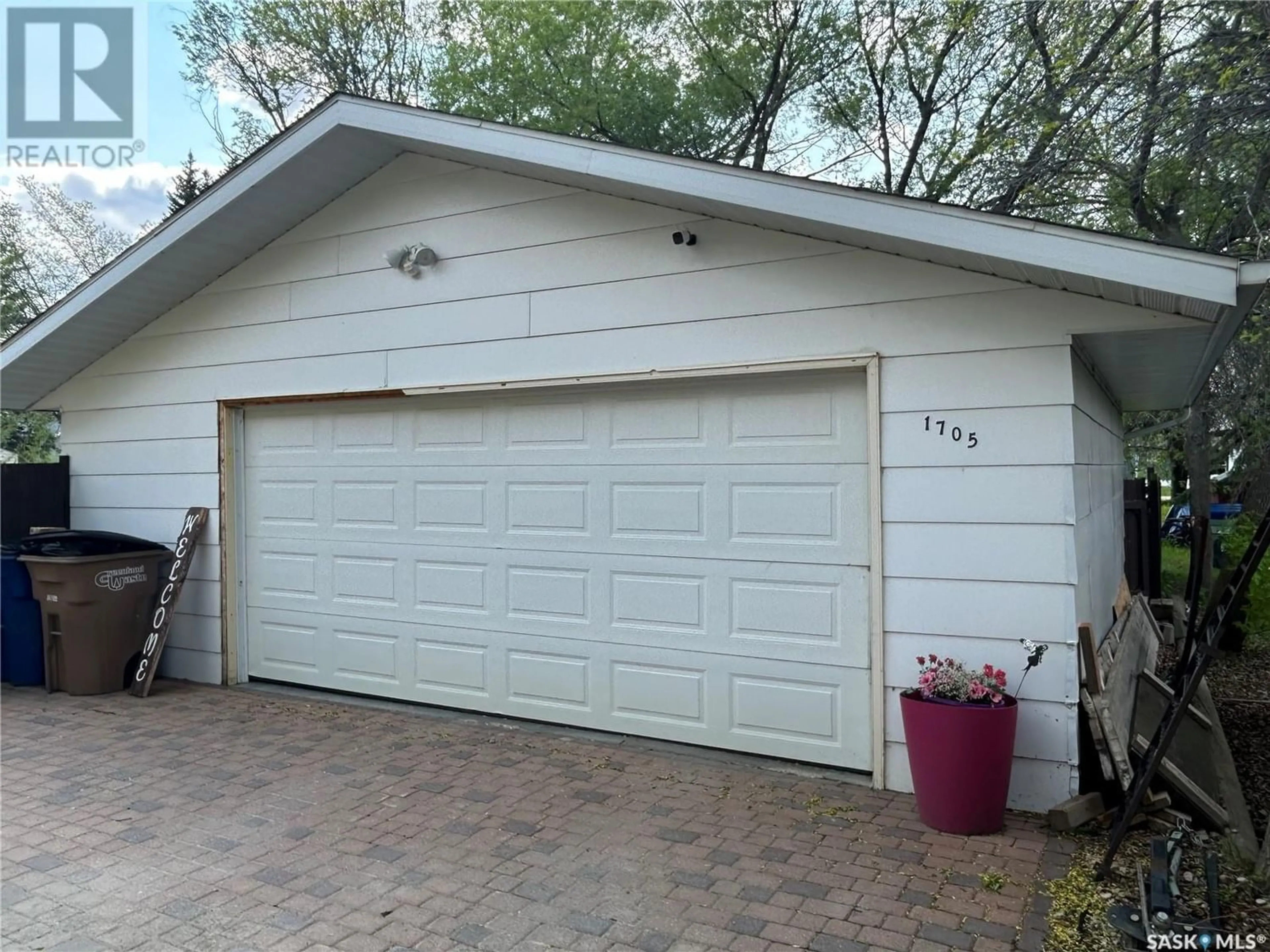 Indoor garage for 1705 96th STREET, Tisdale Saskatchewan S0E1T0