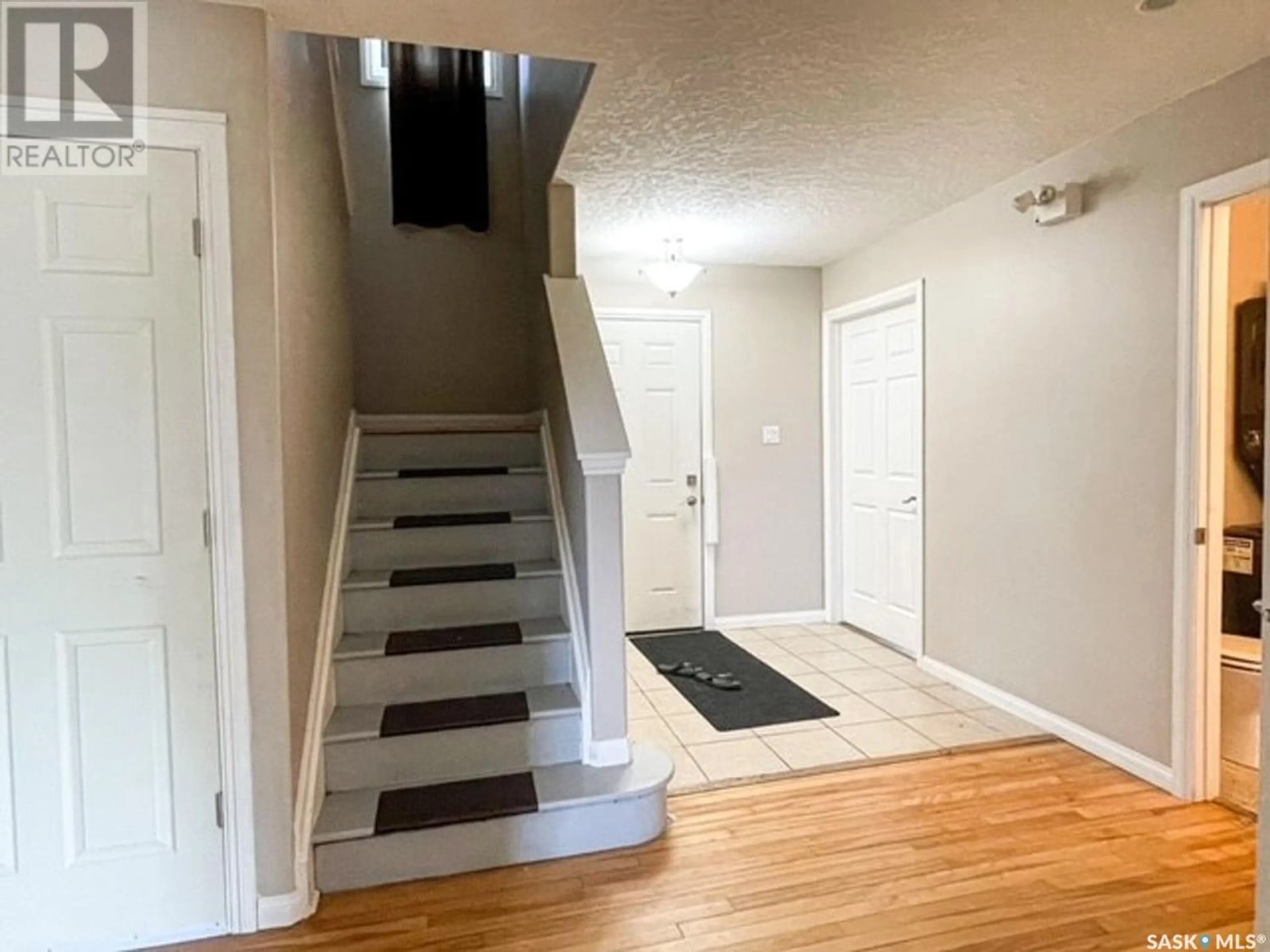 Indoor entryway for 108 Main STREET W, Dorintosh Saskatchewan S0M0T0