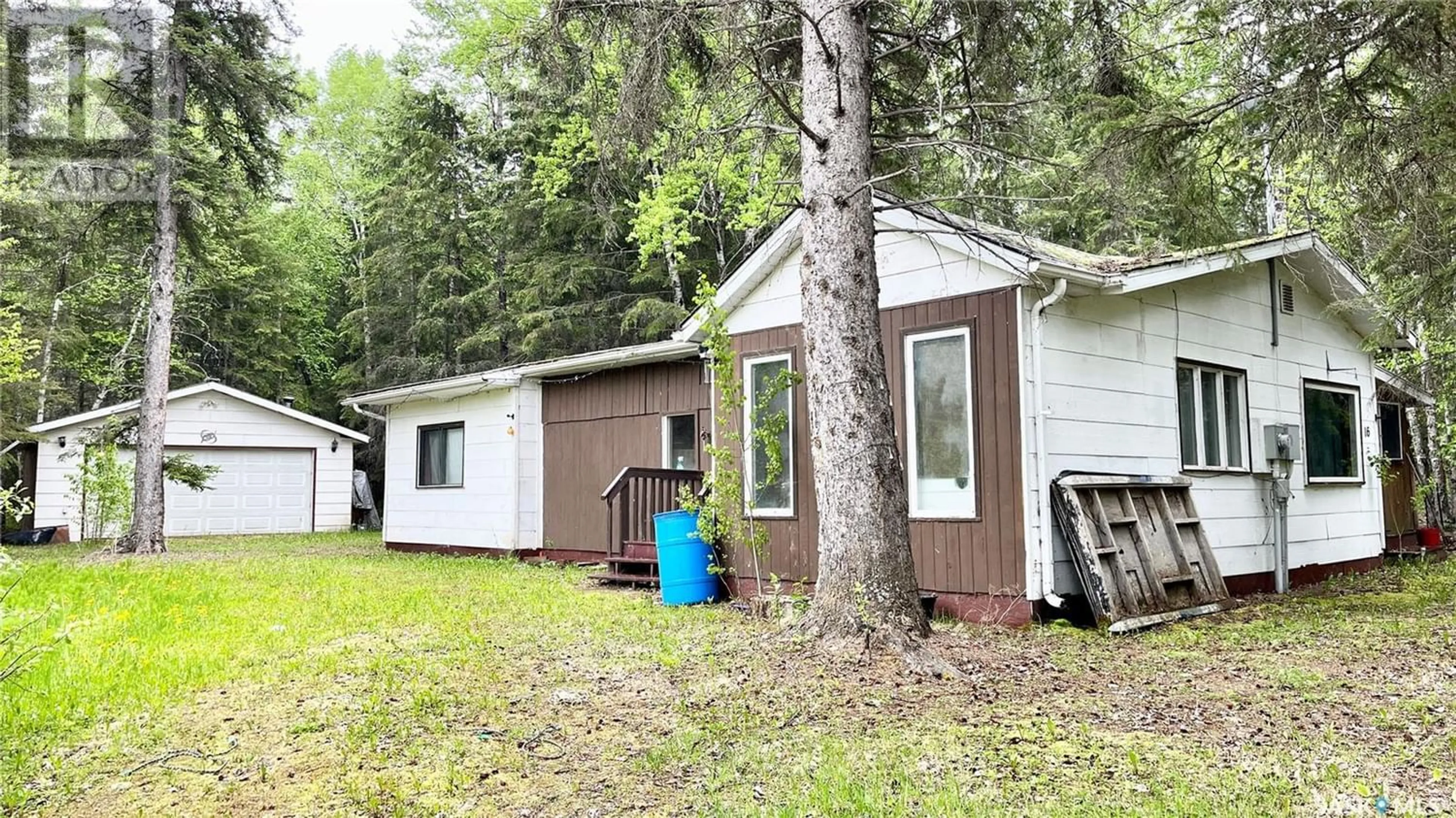 Cottage for 16 & 17 16 May BAY, Delaronde Lake Saskatchewan S0J0E0