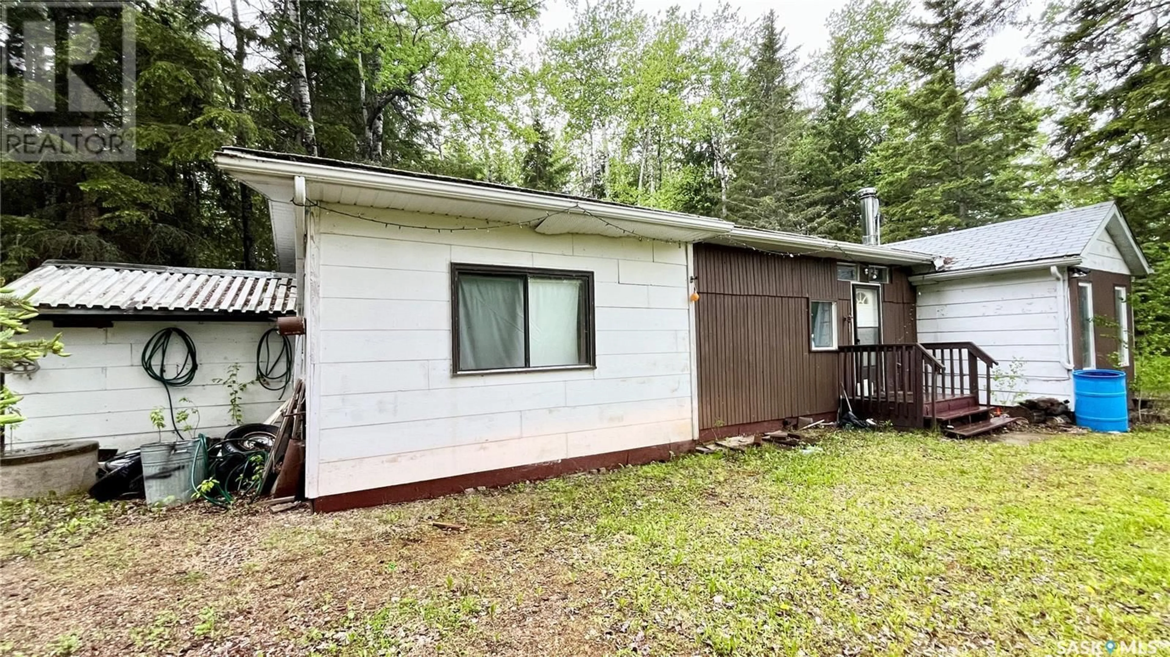 Outside view for 16 & 17 16 May BAY, Delaronde Lake Saskatchewan S0J0E0