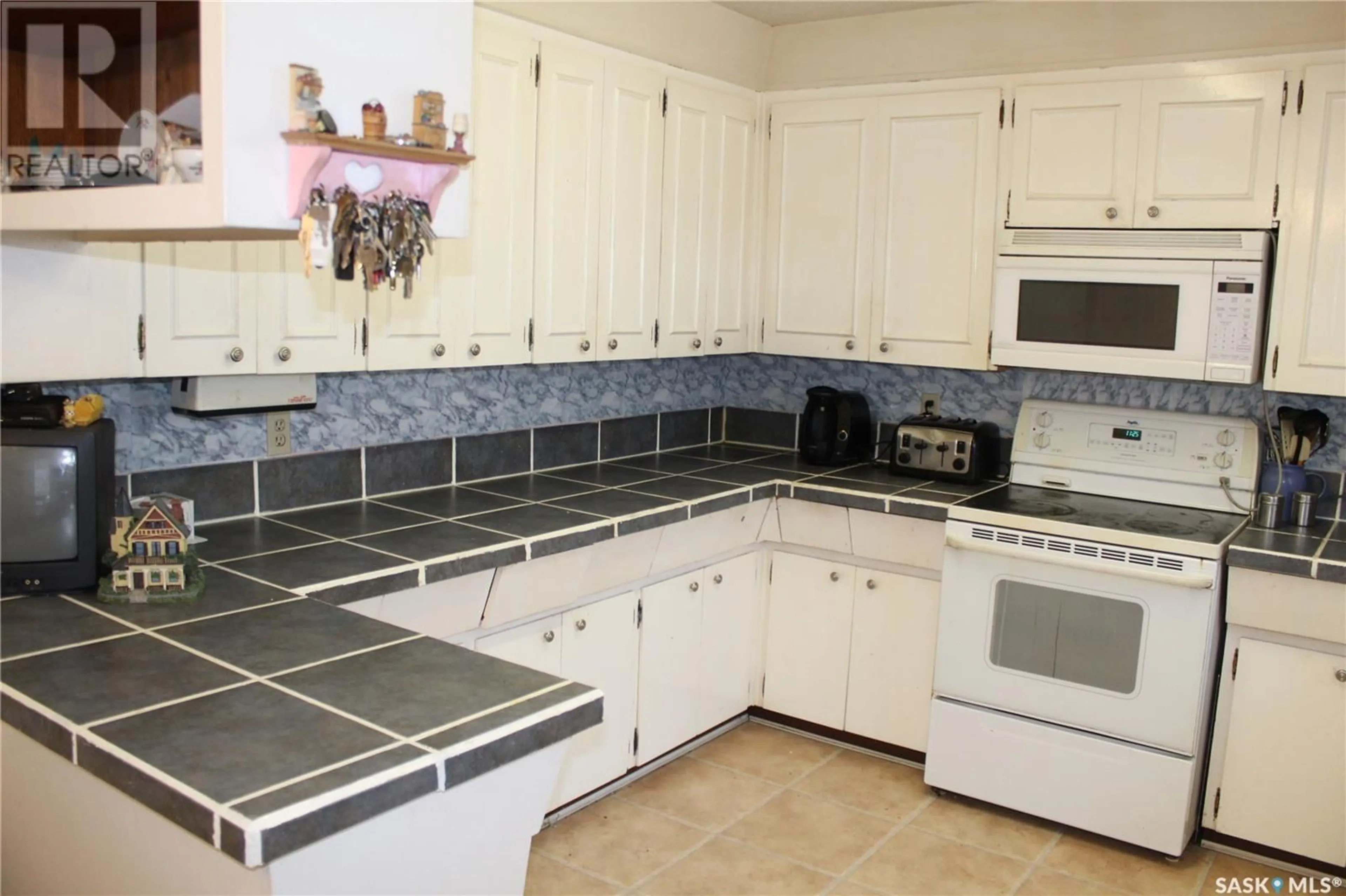 Standard kitchen, ceramic/tile floor for 47 BANTRY STREET, Lanigan Saskatchewan S0K2M0