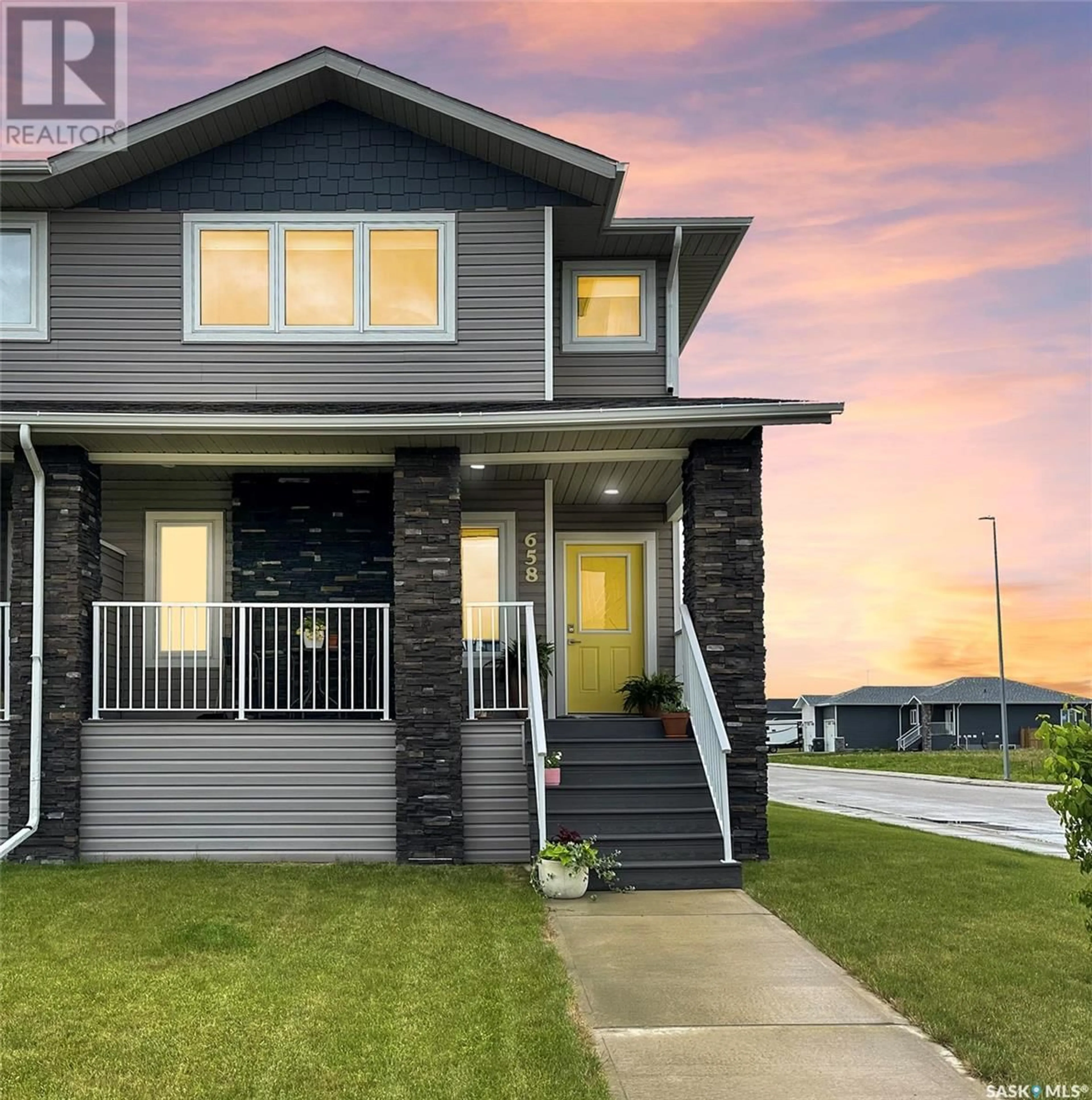 Frontside or backside of a home for 658 Glenridge AVENUE, Swift Current Saskatchewan S9H5R9