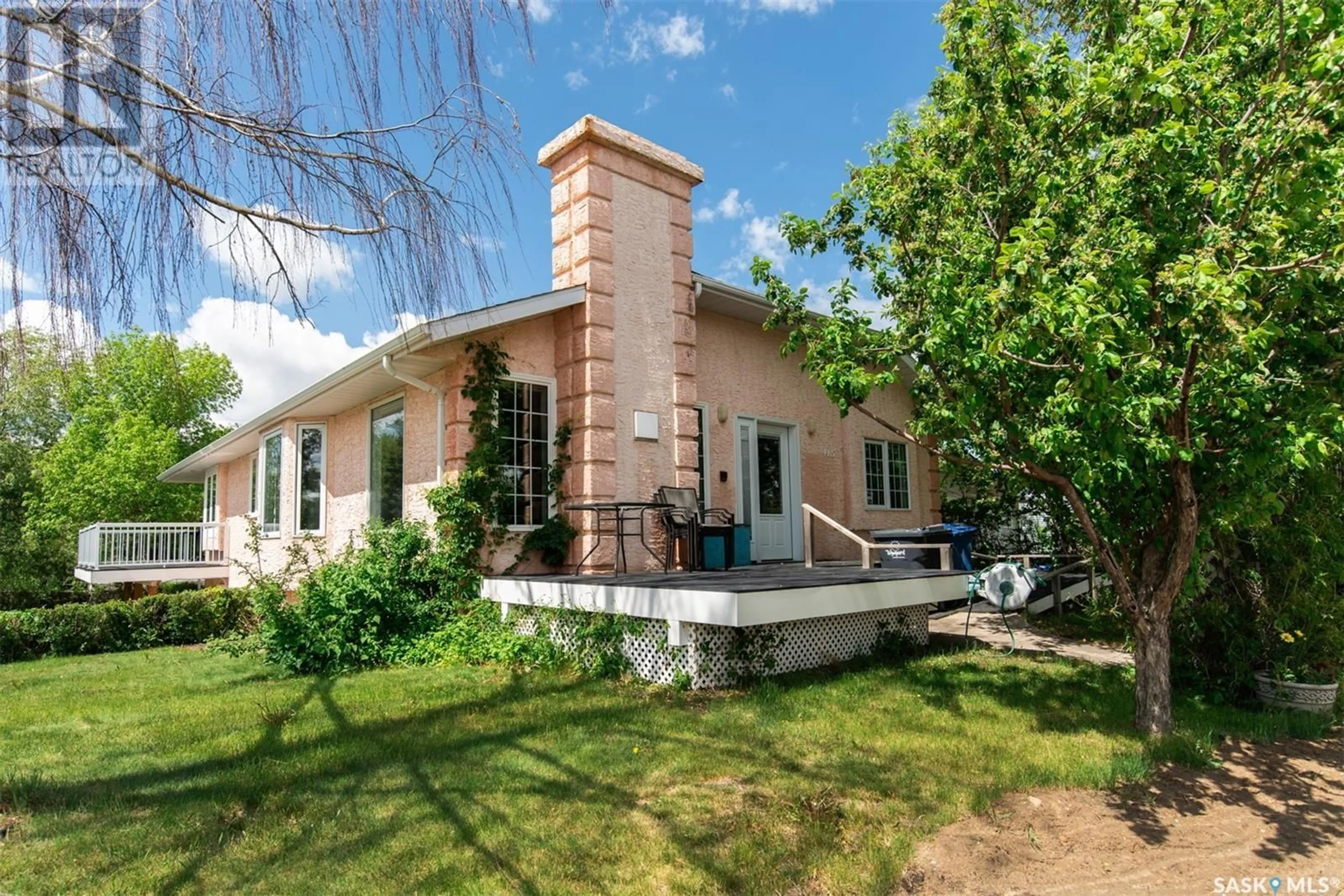 Patio, unknown for 415 5TH STREET, Wynyard Saskatchewan S0A4T0