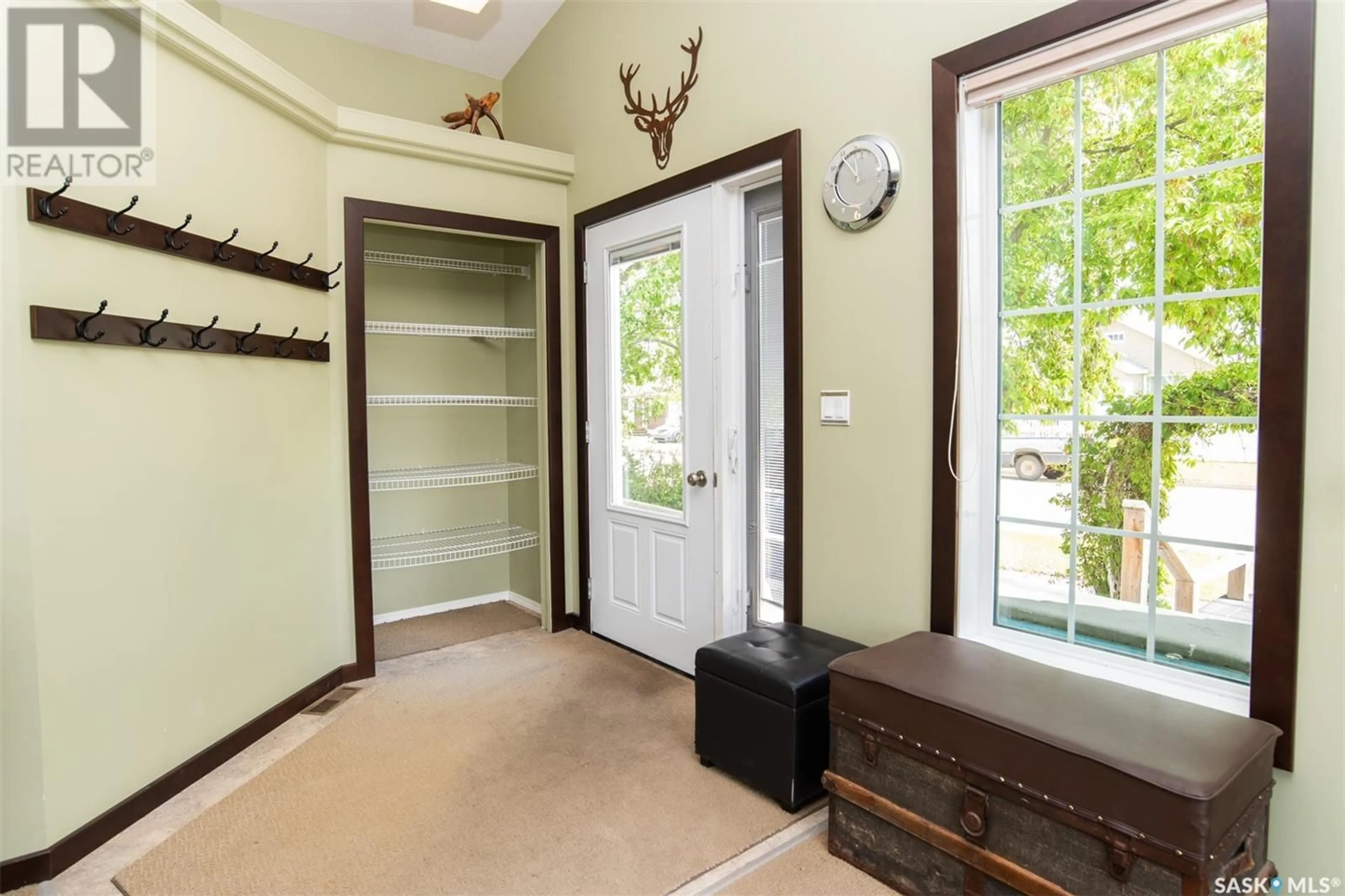 Indoor entryway for 415 5TH STREET, Wynyard Saskatchewan S0A4T0