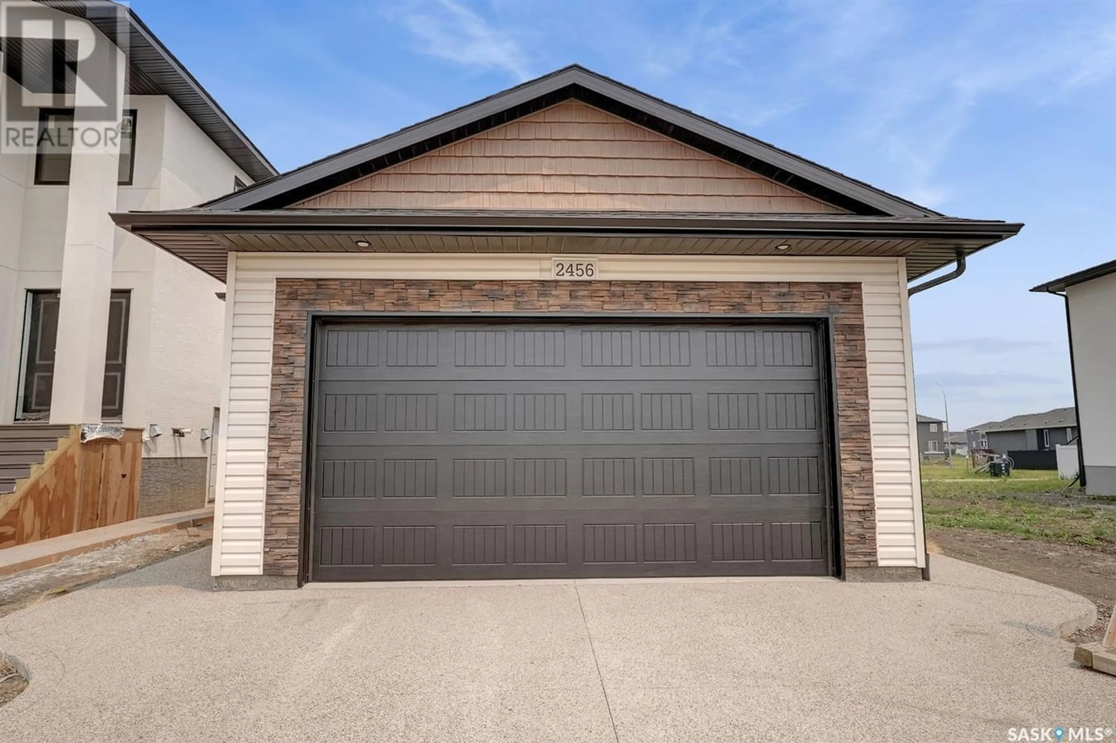 Indoor garage for 2456 Saunders CRESCENT, Regina Saskatchewan S4X0N8