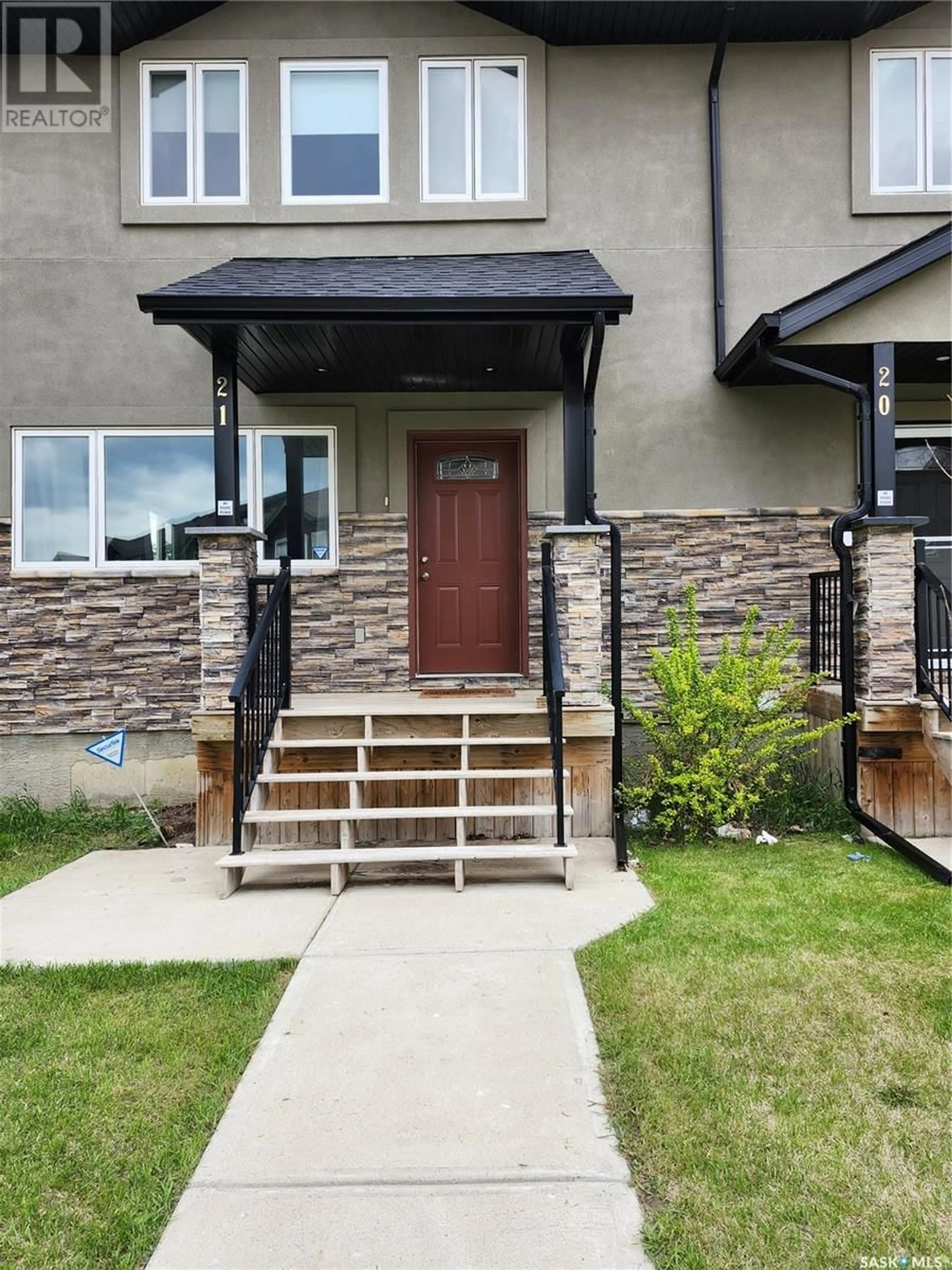 Indoor entryway for 21 1703 Patrick CRESCENT, Saskatoon Saskatchewan S7W0G1