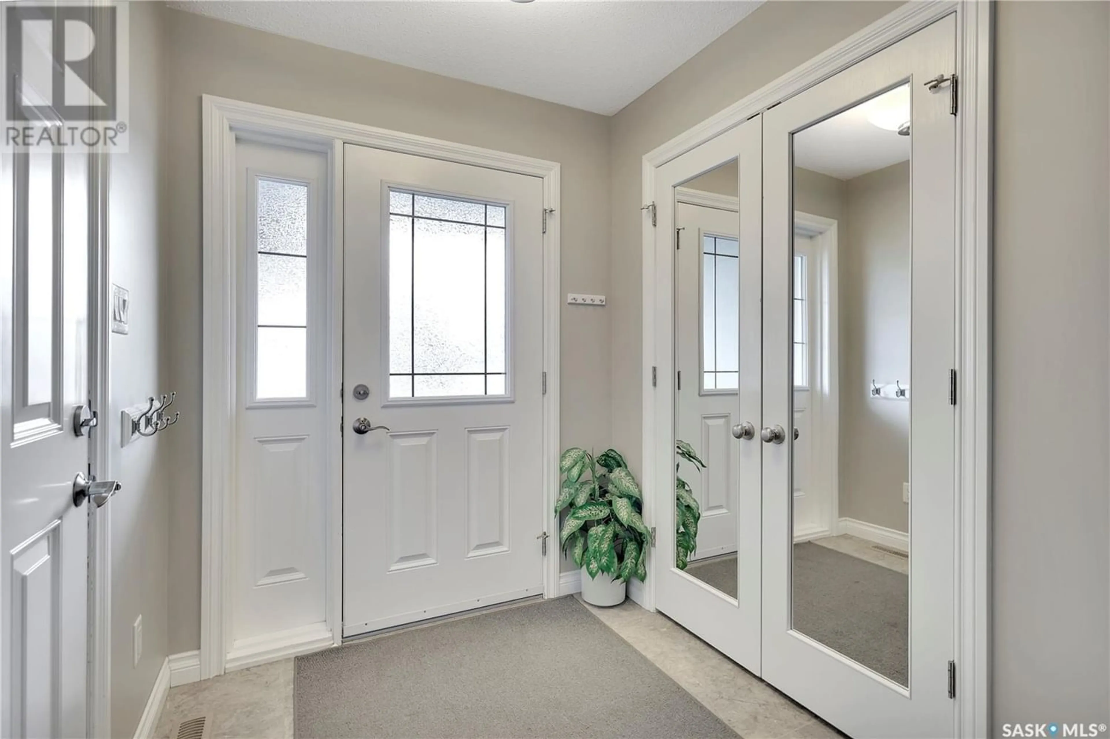 Indoor entryway for 5054 Snowbirds CRESCENT, Regina Saskatchewan S4W0H5