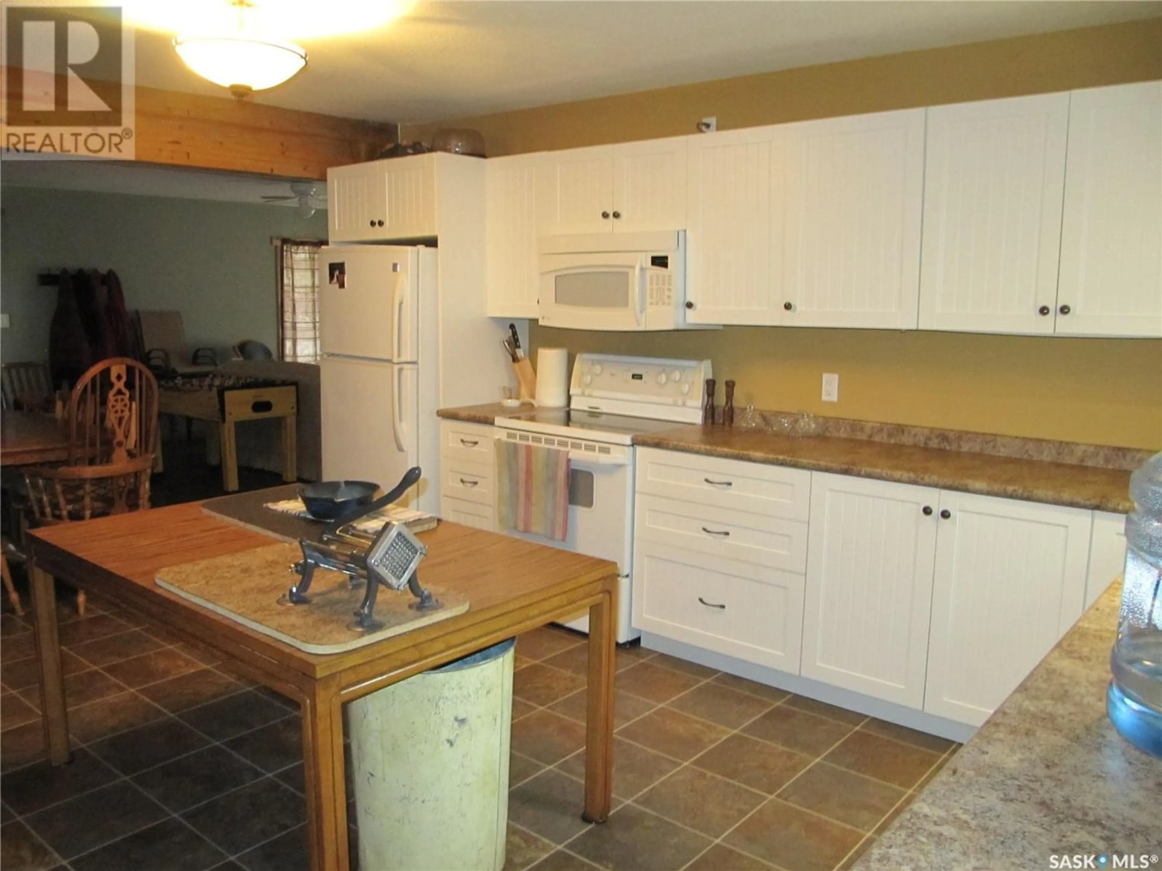 Kitchen for 322 Pine CRESCENT, Turtle Lake Saskatchewan S0M1J0