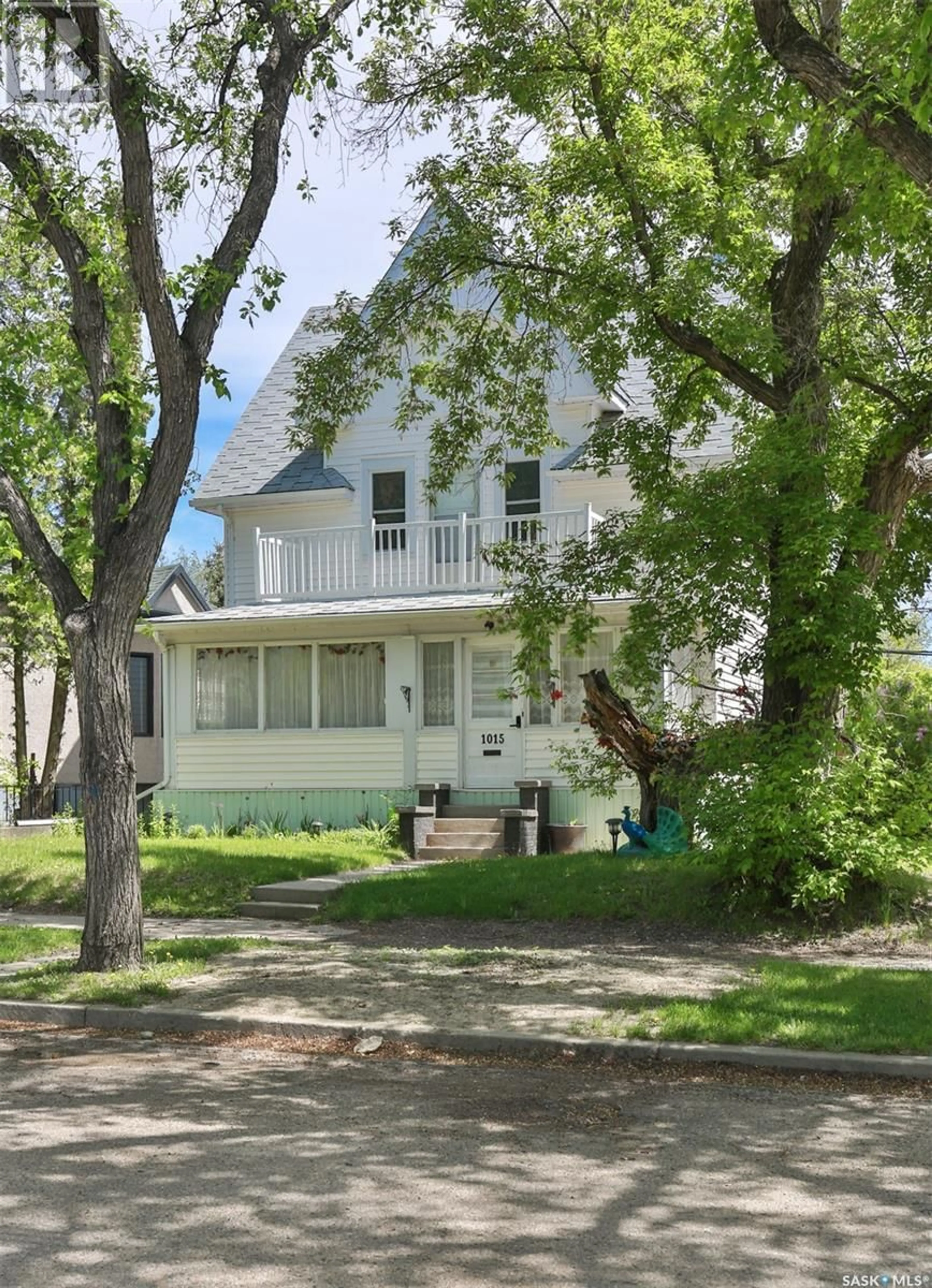 Frontside or backside of a home for 1015 2nd AVENUE NE, Moose Jaw Saskatchewan S6H1C2