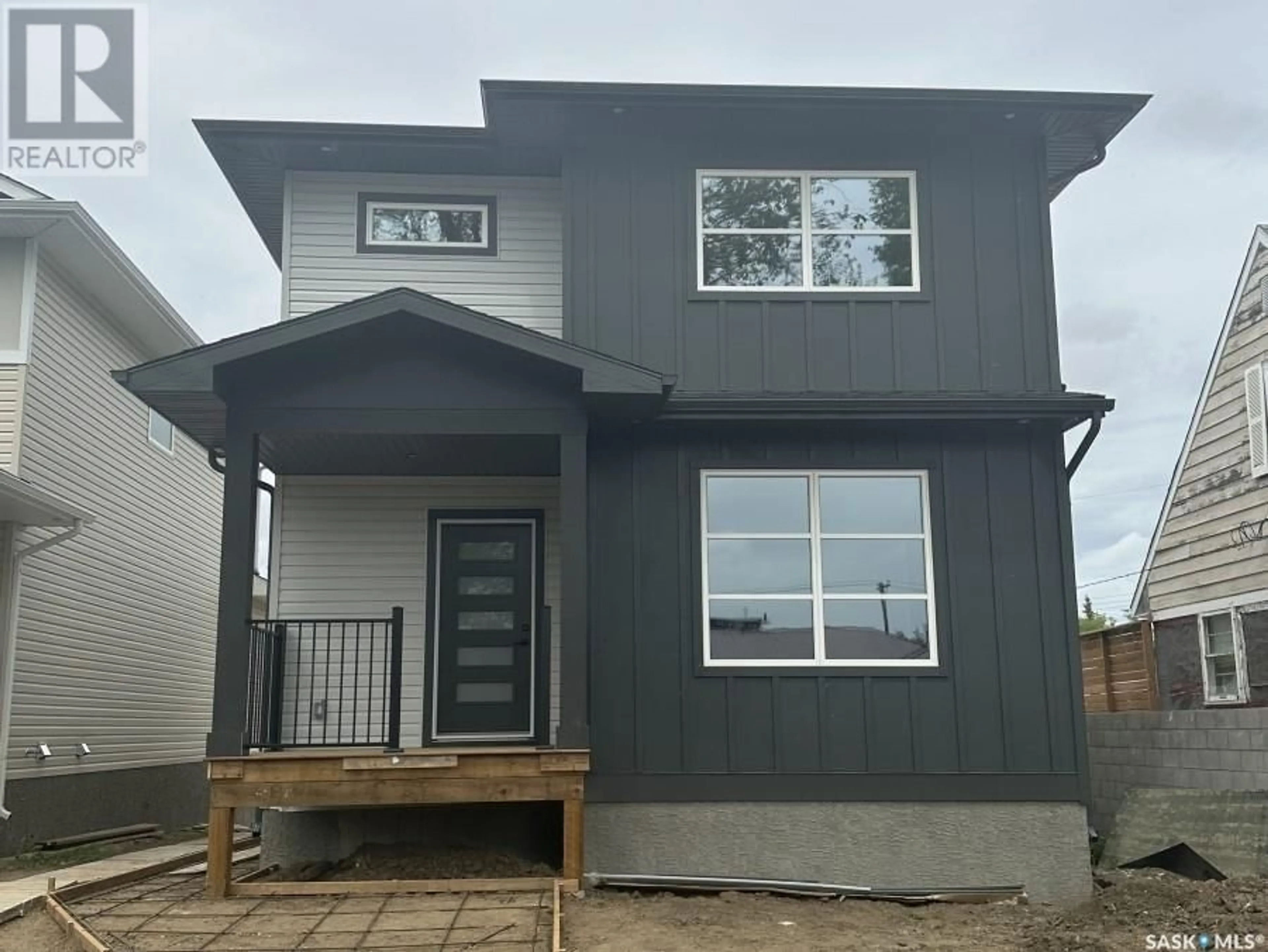 Frontside or backside of a home for 124A 106th STREET W, Saskatoon Saskatchewan S7N1N7