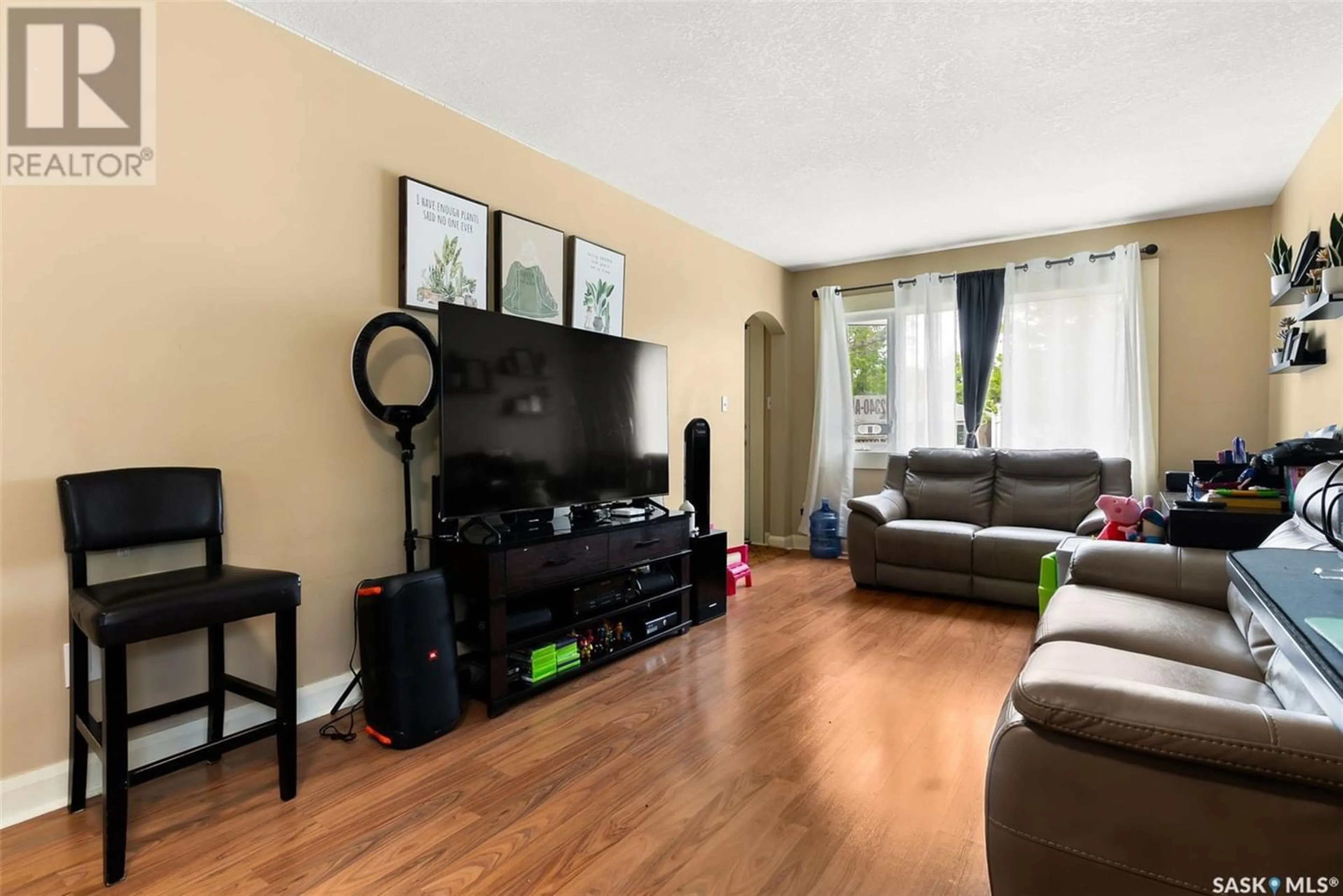 Living room for 2340 Reynolds STREET, Regina Saskatchewan S4N3N5