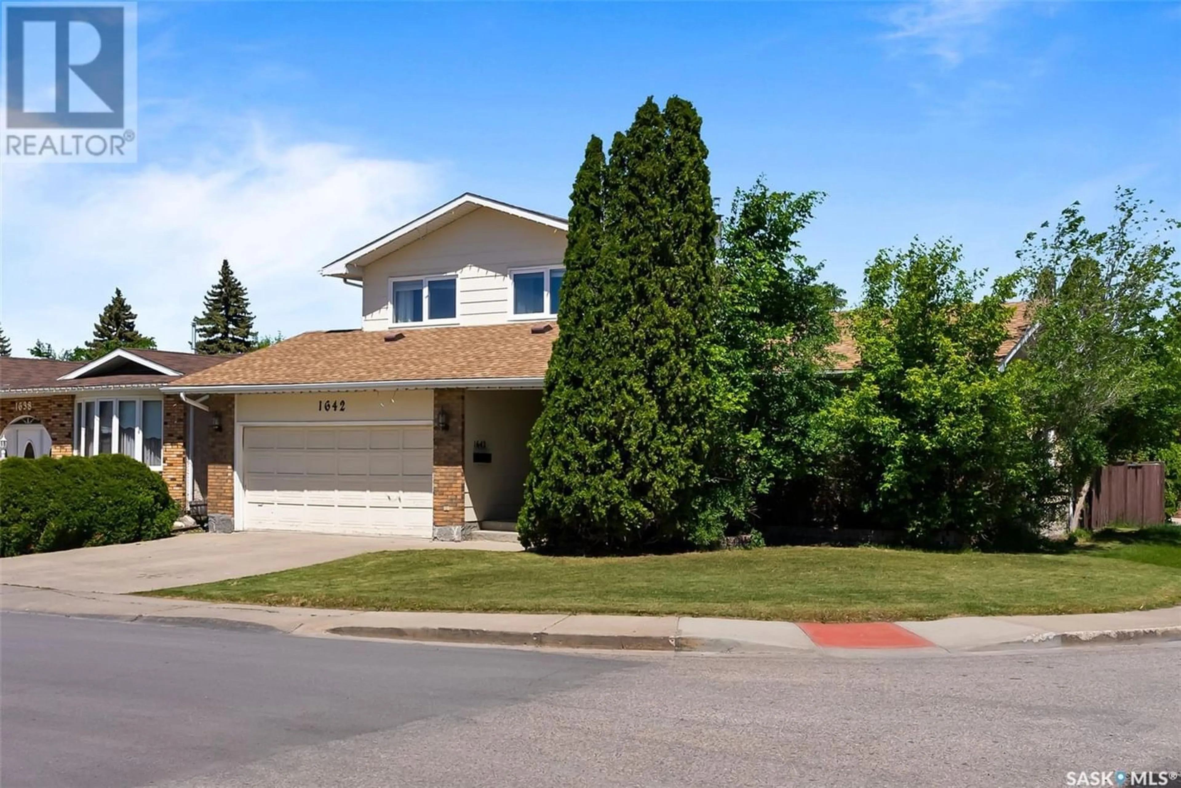 Frontside or backside of a home for 1642 Longworthy BAY E, Regina Saskatchewan S4V1B7