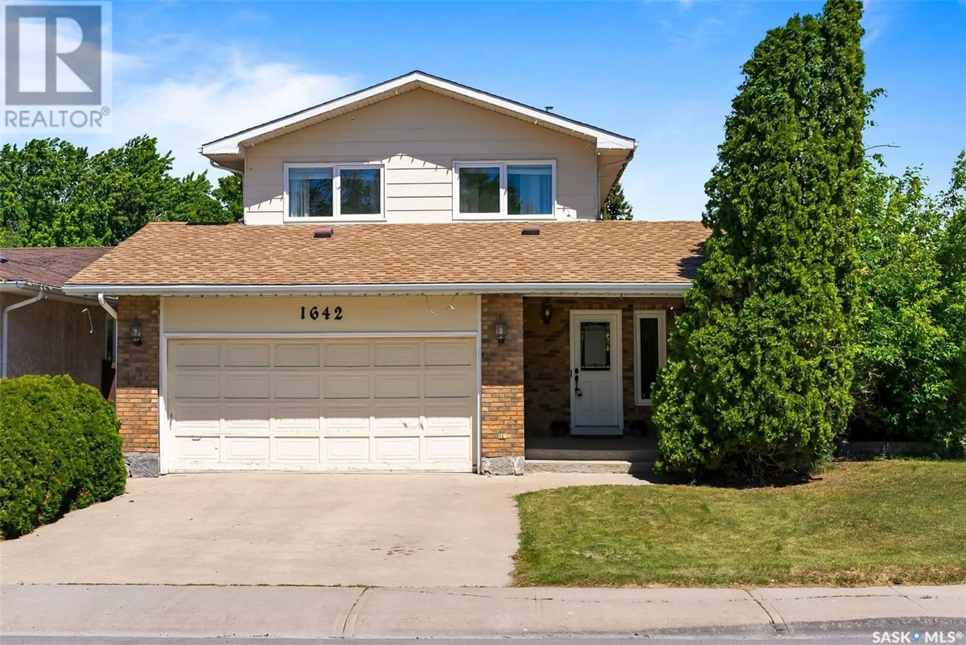 Frontside or backside of a home for 1642 Longworthy BAY E, Regina Saskatchewan S4V1B7