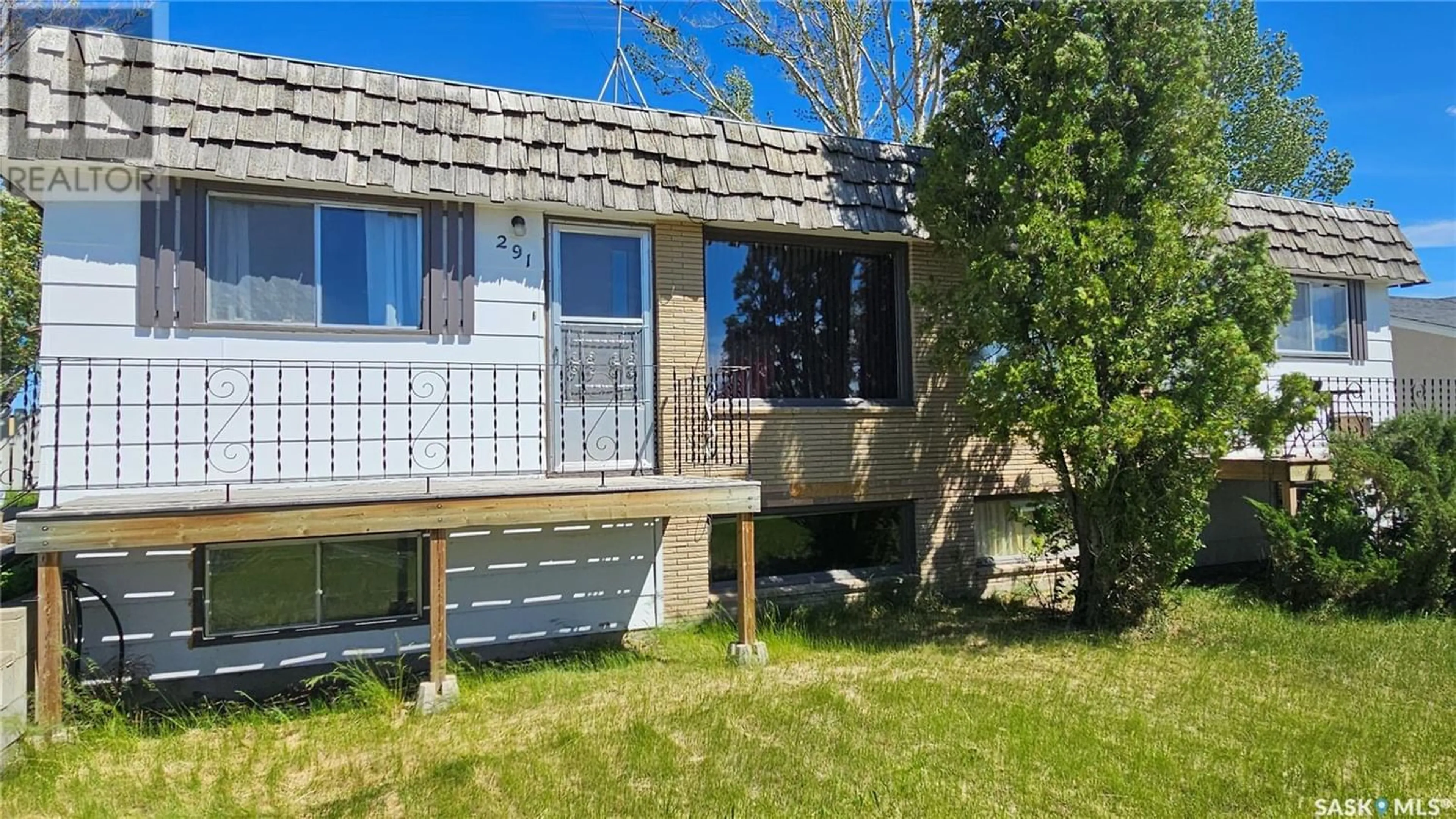 A pic from exterior of the house or condo for 281-291 18th AVENUE NE, Swift Current Saskatchewan S9H2Y2