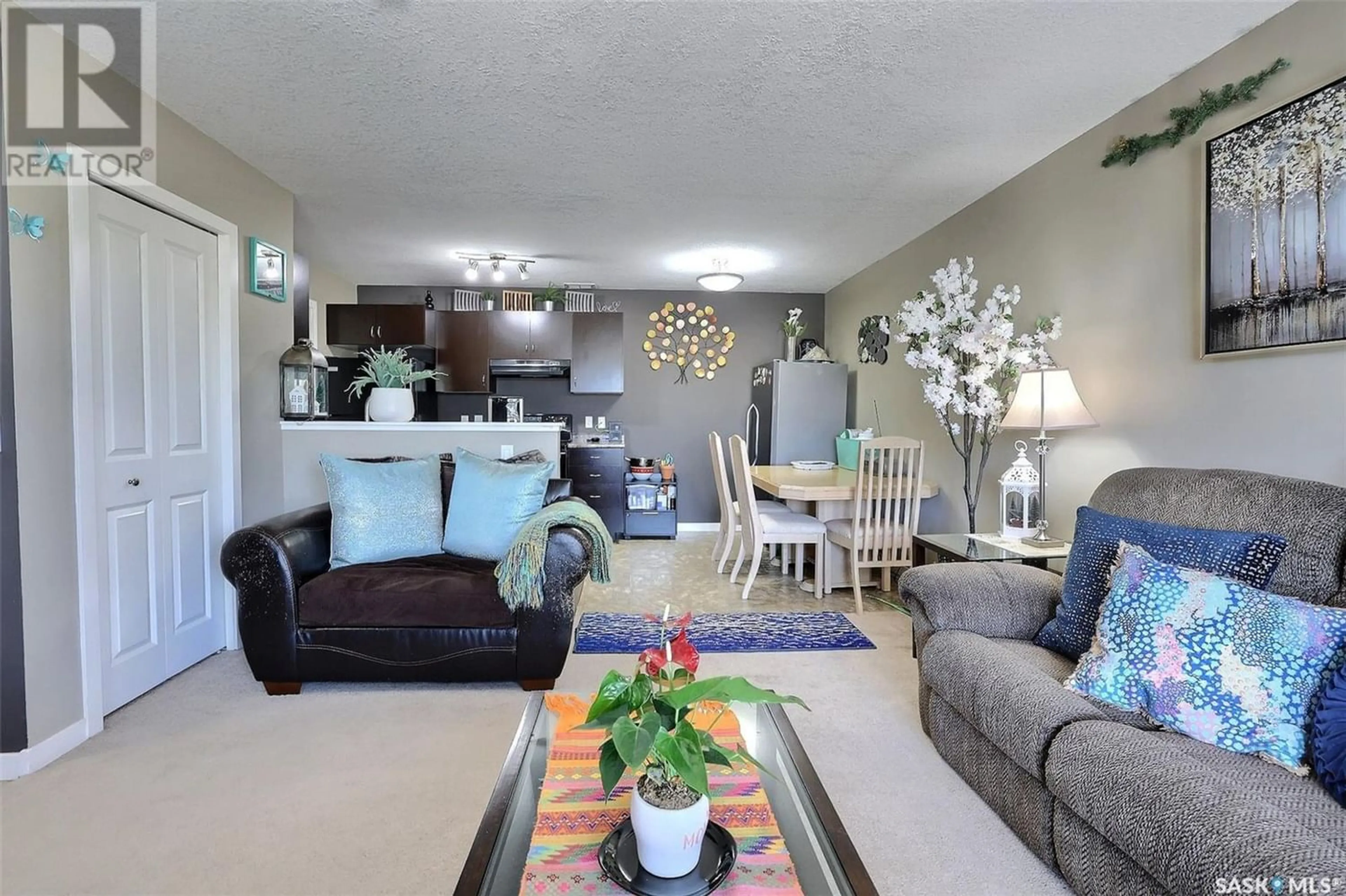 Living room for 173 5079 James Hill ROAD, Regina Saskatchewan S4W0B9